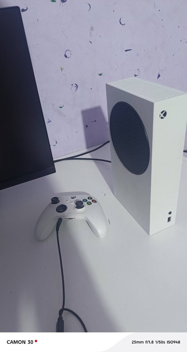 سلام عليكم جهاز xbox series s  البيع مكاني ديالى رقمي +964 777 663 3271 سعر 400 انتاج 2024 شخطه مابي  مشتري 2025
