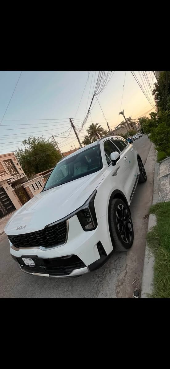 كيا سورنتو موديل ٢٠٢٦ ماشية ١٣ الف سياره اخت لزيرو مواصفات محرك ٦ سلندر داتا شوب ثنين كامرات ثنين ويل ٢٠ بردات ويرلس مرايات شفط لسياره بدون رقم رقمها كامل بس تدفع فلوس لرقم وتستلم لوحة لسيارة سعرها 310 وبيها مجال بسيط عنوان بغداد حي لجهاد 
***********

