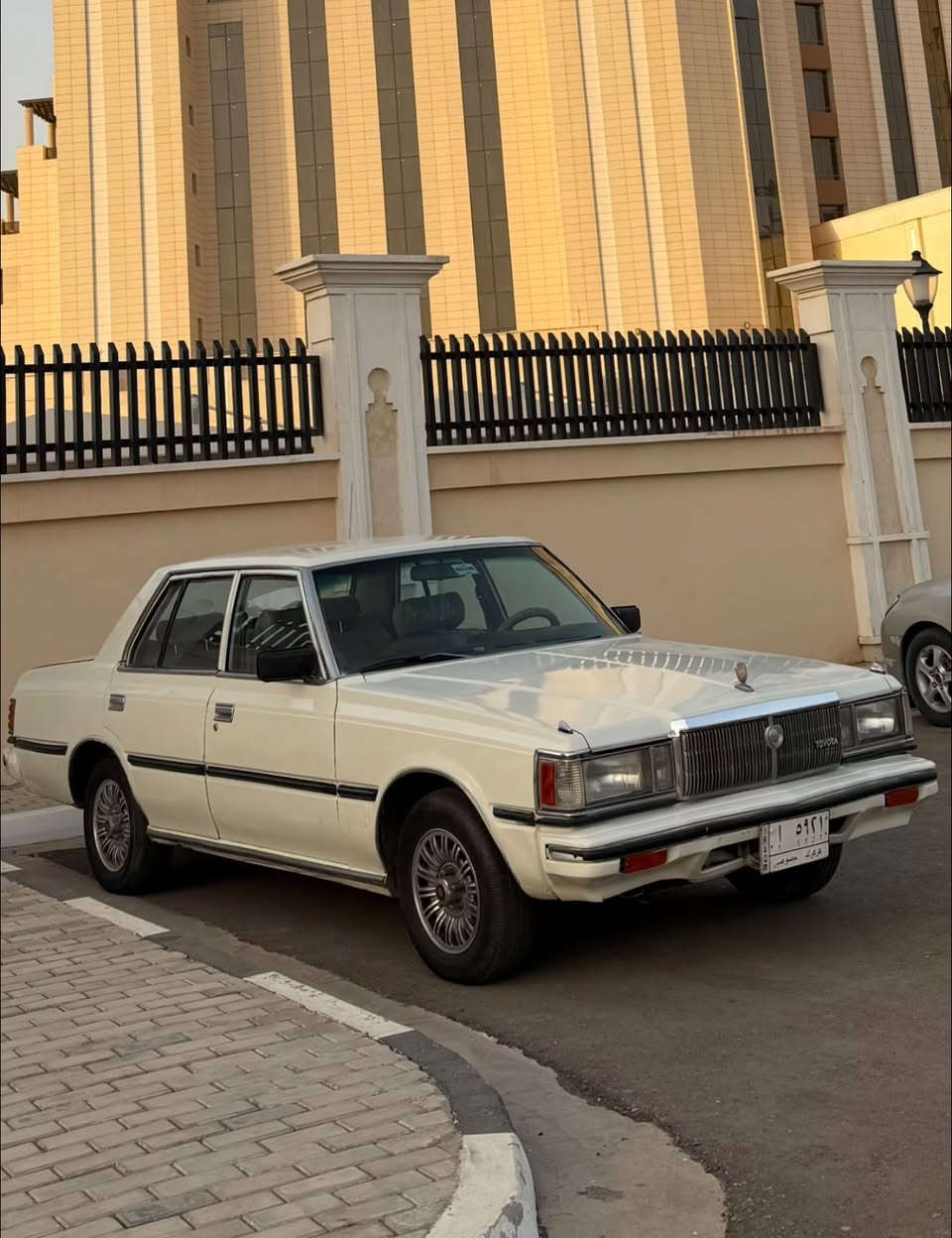 السلام عليكم 
 سوبر موديل ١٩٨٢ 
مكينه وكير بلادي على وضع الشركة 
 صبغ حزام بدون ضربه او حادث 
السعر ٥٢ وبيها مجال للاتصال ***********
