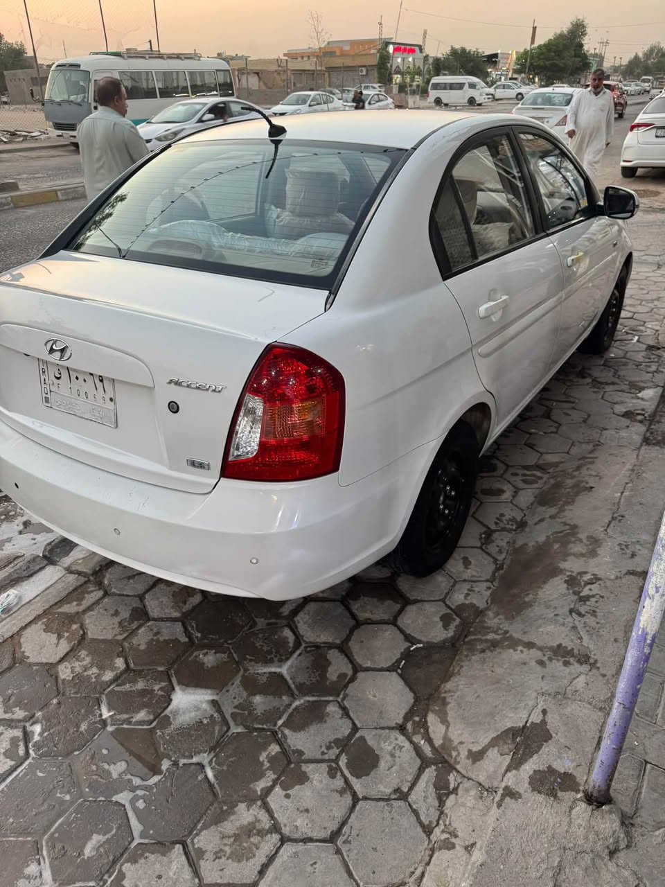 سلام عليكم
اكسنت 2011 خليجي سياره جاهزه من كلشي 
بيه خشم البنيد صبغ فقط بدون دواخل والباقي كفاله 
مكاني النجف الاشرف حي الجزيره والسعر 88 وبيه مجال قليل 
***********
