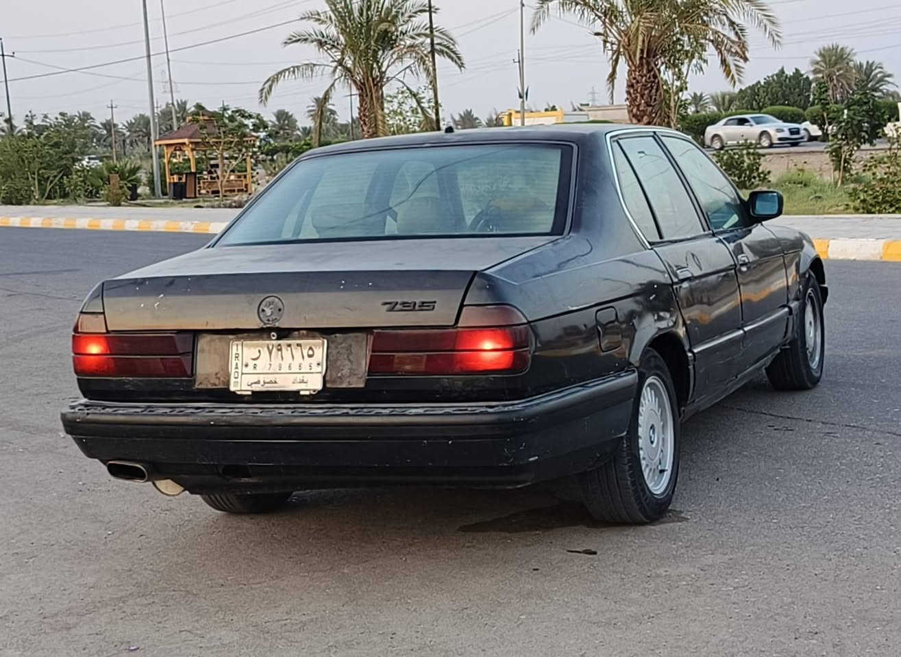 السلام عليكم 
سياره بلاش بلاش 
بي ام دبليو موديل ٩١ كير مكينه بطه تبريد شغال سلايت كهربائيات كله شغاله هزه جديده رقم بغداد 
السعر ٢٨
العنوان واسط 
*********** الحال, واسط
