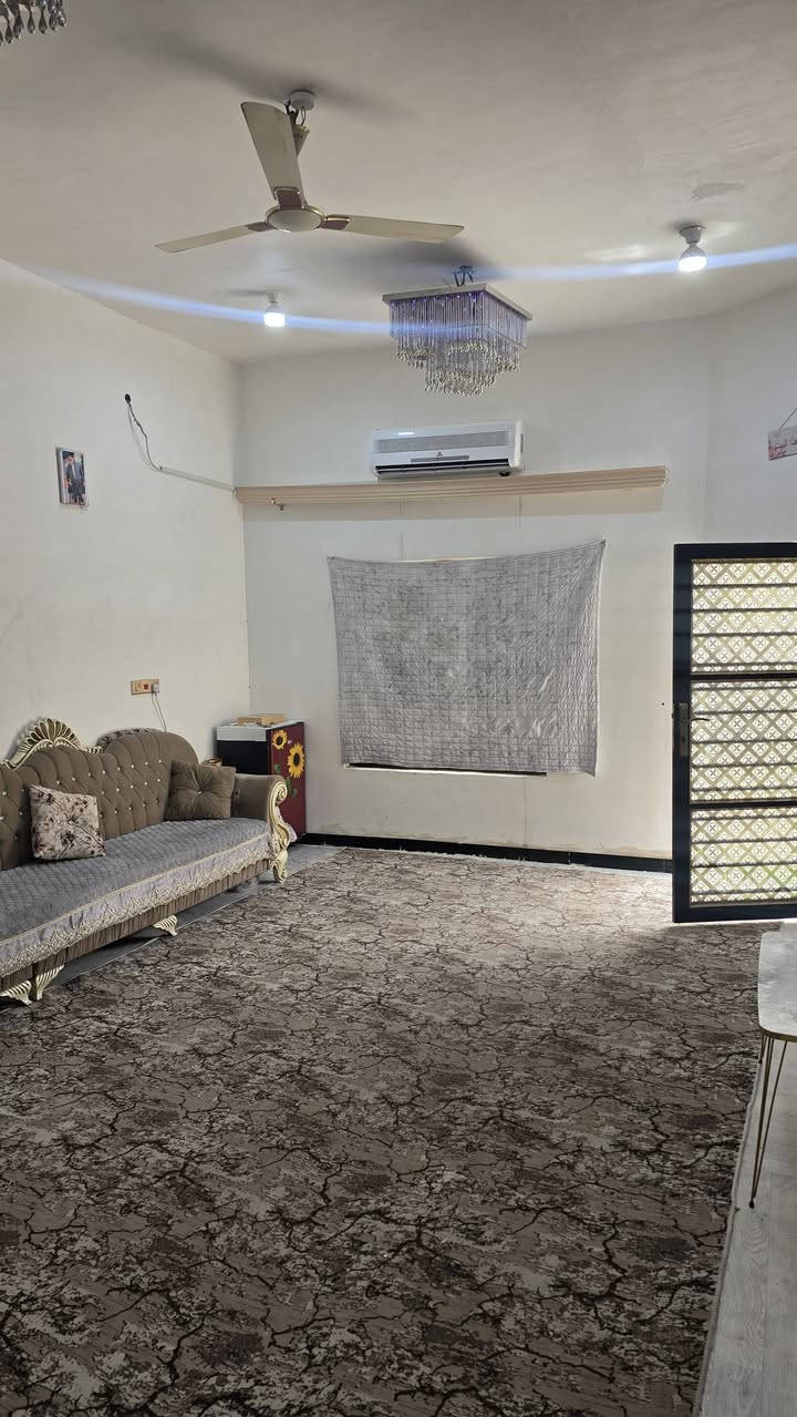 دارسكن وقف سني اصولي مسجل المساحة 210متر العنوان بصره أبي الخصيب منطقه ابو كوصره  يتكون بيت من غرفتين ودواني وصاله ومطبخ وصحيات داخليه وخارجيه وكراج يوسع سيرتين  بيت حديث سكف كونكريت مسلح سعر 68مليون الاستفسار أكثر اتصل ***********
