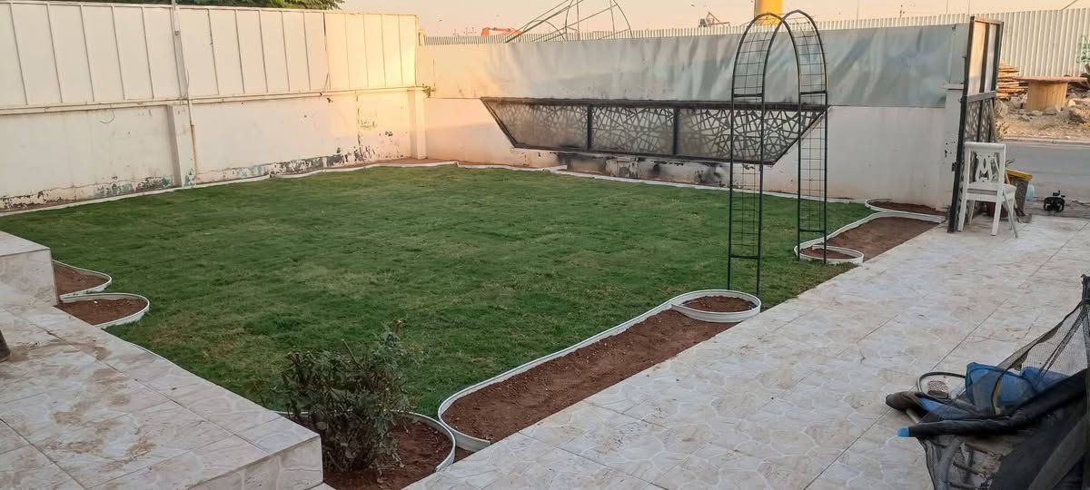 وه ستاي حه ديقه بؤ ديزاني كردني حه ديقه خاوين كردنه وه ي ده رمان كردني حه ديقه جاكردني هه موو جؤره دارودرختيك  واتساب فايبر ***********🤙☎️🪏 أربيل, العراق

نص مكتوب في الصور:
- وه ستاي حه ديقه بو ديزاني كردني حه ديقه خاوين كردنه وه ي ده رمان كردني حه ديقه جاکردني هه موو جؤره دارودرختيك واتساب فايبر ***********
- تصاميم حدائق ٦ فبراير إرسال رسالة
- ١٢ فبراير