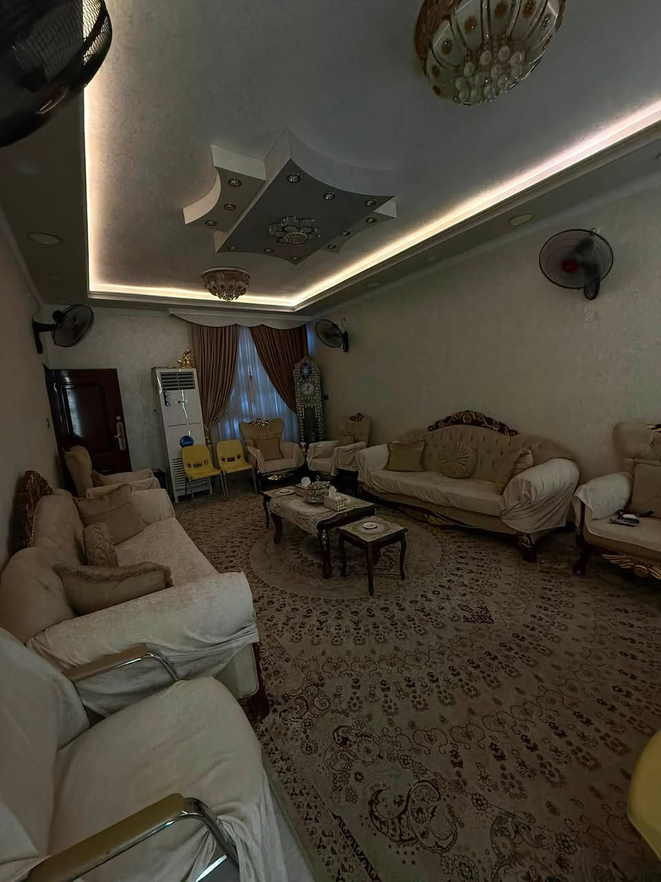 تخم اخو الجديد
سبع قطع ثنين كبار وربع كراسي 

نضيف وبعده جديد استخدام قليل

طبلاتة وياه خشب صاج درجه أولى 

العنوان الديوانية 

الرقم ***********
