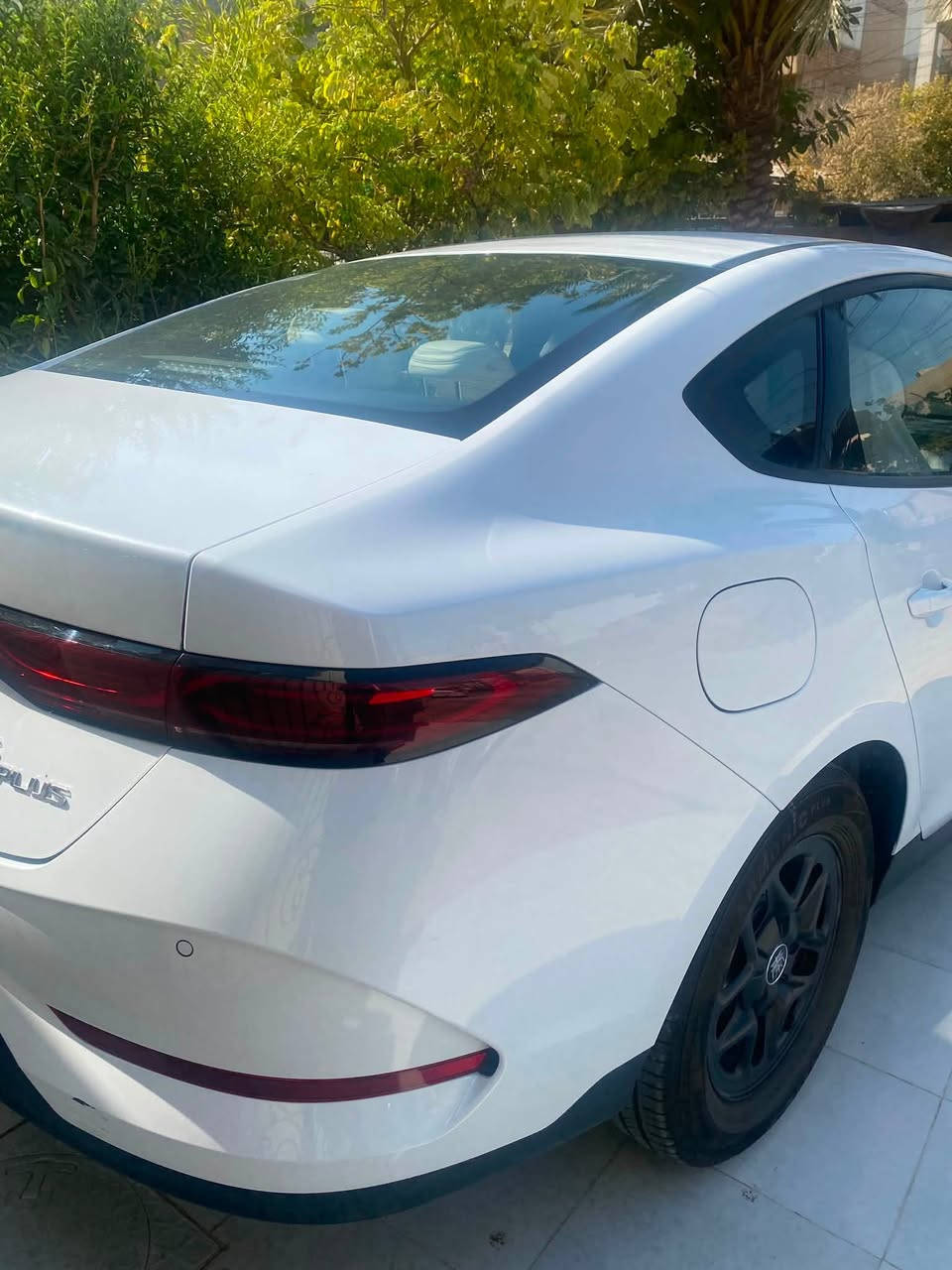 سلام عليكم BYD جن بلاس للبيع موديل2025 ماشيه 10 الاف الكلي بأسمي تحويل ثاني يوم بيها شخط بسيط باب السايق ورصعه خفيفه بالقماره فوك الجامه الاماميه مكفوله من الصبغ سياره جدا نظيفه على ايدي ماخذها زيرو 
السعر 18700 بيها مجال بسيط الشراي يتصل عنواني حي العدل ***********  غير متواجد عالفيس
