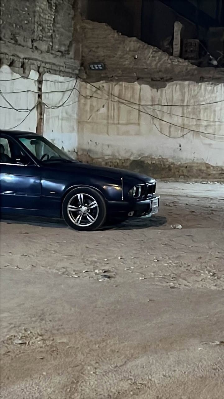 السلام عليكم bmw1992 525 مكينتها تنقص والبجم مبدل دعامية وجاملغات وينرادلها بنيد ينرادلها منضومة تبريد لان ملغية والحدادة جديدة وغرفتها حلوة رايدها ٣٠ وبيها مجال رقمها سليمانية تريد وكالة او تحويل رقمي*********** ابو الخصيب, البصرة
