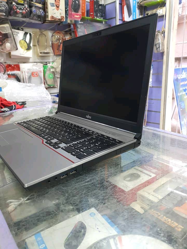 فوجيتسو • i5-4300M • ٨جيجابايت
