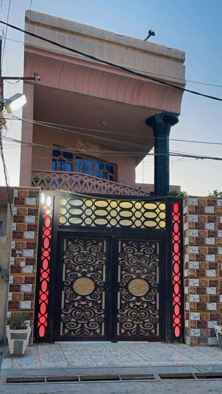 دار للبيع
 المساحة ١٢٠
واجهة ٤ نزال ٣٠ 
يتكون من كراج كبير مع صالة وحوالي ١نوم وخدمات 
الطابق الثاني ٢نوم مع حمام
العنوان / الطالبية _ حي البيضاء
مكتب الكوثر للعقار 
 للتواصل مع *********** ابوحسن
*********** أبو ياسر
