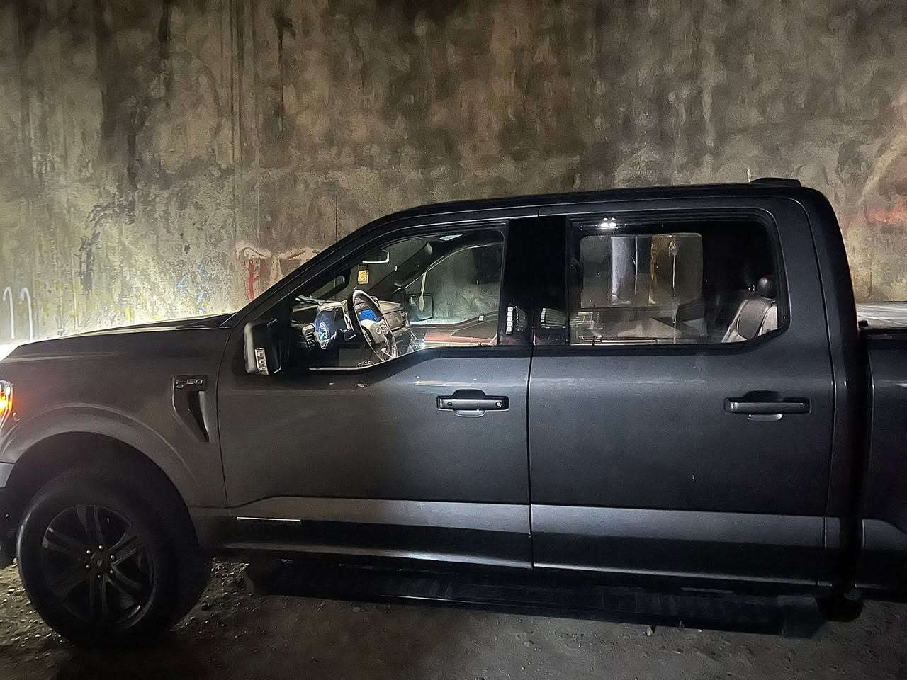 فورد F150 XLT مەکینە 3.5 turbo
هايبرێد كوشن جلد
فوله موديل 2022
كه مترين ليدراوى هه يه
گير مه كينه كارەباياتى هه موو ئيش ئه كات
پاترى ليثيوم و نظامى هايبرێدى زۆر باشه
له مەكينەوه بۆ پاترى و له پاتريەوه بۆ مەكينه
شاشە گەورە و کوشن هیتەر، ڕادارە و کامێرە ٣٦٠ 
مواسەفاتى زۆر زیاتریش 

نرخ: 310$ و معامەلەیەکی کەم

***********
***********

