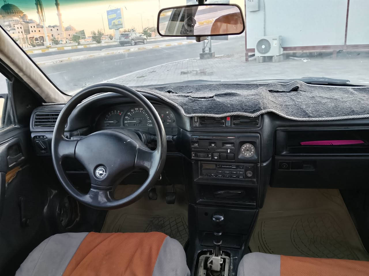 السلام عليكم 
اوبل فكترا للبيع موديل 93 كير ومكينه نظاف 
الكير مرات ع ثالث يفلت بدلت القاعدة مالته رقمها انلكيزي جديد تايرات زينه يرادلها بطاين الاماميه تعبانه فقط سعرها 22 وبيها شويه مجال مكانه الفلوجه رقمي ***********
