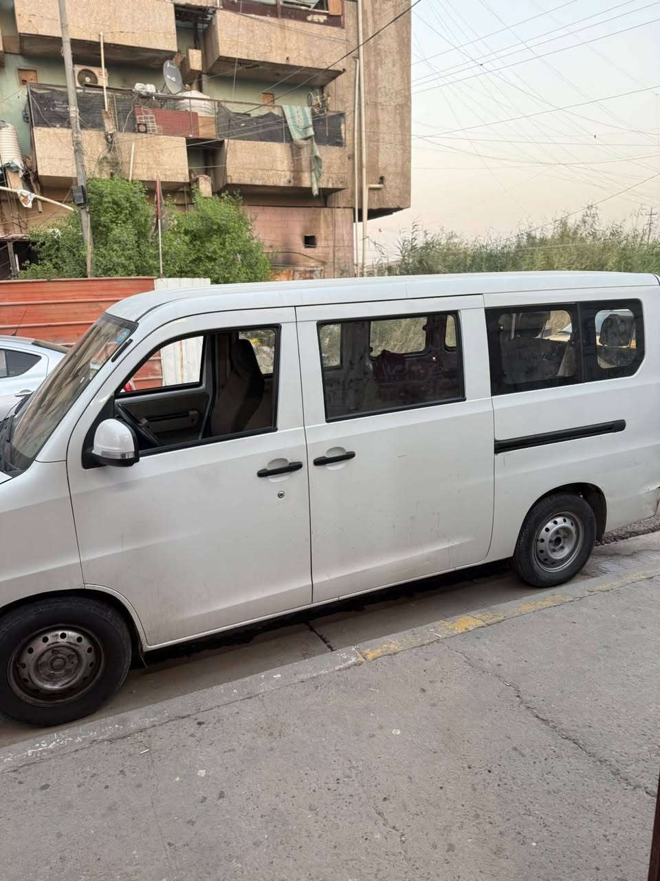 للبيع نظيفة أخت الجديدةماشية ٦٠ الف جاهزة السعر ٦٠ ورقة بغداد شهداء البياع ***********

