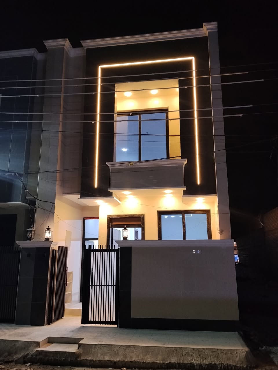 🏡 للبيع – بيت زيرو في حي الجهاد | فرصة لا تُعوّض ✨🔥
📍 الموقع: حي الجهاد – الاساتذه خلف الاربع شوارع 

📐 المساحة: 100 متر
📏 الواجهة: 5 متر
📏 النزال: 20 متر

🏠 تفاصيل العقار:
✔️ بيت زيرو
✔️ مدخلان
✔️ 5 غرف نوم واسعة تناسب العائلة
✔️ مطبخ عملي وحديث
✔️ صحيات عدد (2) بتصميم عصري
✔️ شرفة بإطلالة رائعة على مساحة خضراء 🌳
✔️ إضاءة طبيعية مثالية طوال اليوم 🌞

✨ مميزات العقار:
✅ موقع راقٍ وهادئ
✅ قريب من جميع الخدمات
✅ تشطيب حديث وجاهز للسكن
✅ مناسب للعوائل والاستثمار

📌 اكتب رقم 1يوصل السعرر

📞 للتواصل والاستفسار: ***********
📩 راسلنا عبر الخاص أو تواصل مع مكتبنا للحصول على جميع التفاصيل وحجز موعد للمعاينة.

#دليل_العقارات_العراقية #عقارات_العراق #بيت_للبيع #حي_الجهاد #بيع_عقار #شراء_عقار #استثمار_عقاري #بيوت_العراق #العراق #فرصة_عقارية
