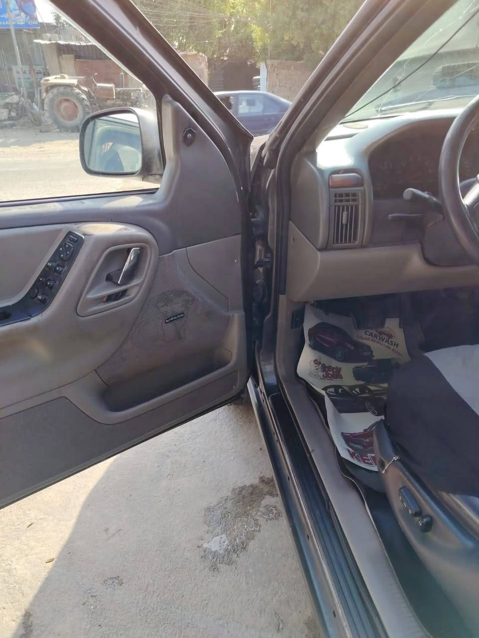 السلام عليكم جيب شيروكي فئه لاريدو موديل 2000 كلين بدون ظربه بيها خمس قطع صبع بدون حادث فقط لون مكينه وكير مكفولات مكينه ثمانيه بس انطيك شرط صرفها أقل من السته خير من الله تبريد ثلج تتفئه نار كهربائيات شلع شغاله سنتر لوك لايت زنون شاشه وكامره صدر امامي خلفي جديد أربع دبلات جدد تخم تاير حلو سبير السياره هورن يوكن رباعي ترايك لسليمانيه ابصملك بسمي السياره سنويه ل 2029 مصفره هزه جديده ترايها يخبل شلعه ومعدل تشيل التبليط امانت الله مراوس وأخذ فرق حسب القناعه لأن معتاز فلوس رجآرجآ قصط مابيع مكاني بغداد الزعفرانيه السعر 60 وبيها مجال ***********
