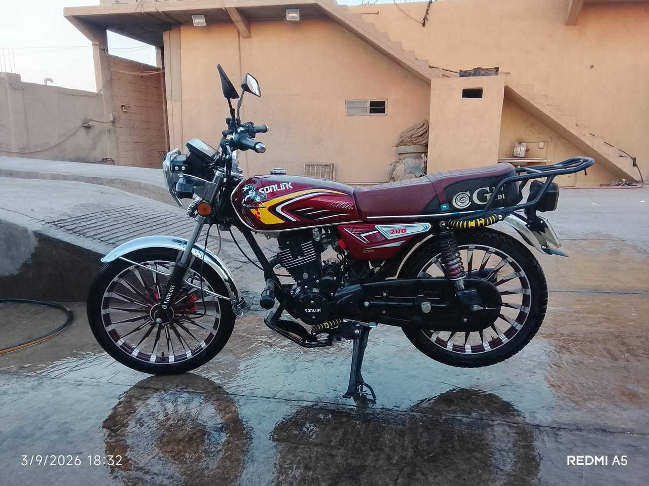 السلام عليكم دراجه ناريه للبيع السعر 900 الدراجه كفاله ما عده الشاشه بيهه خربطه بصيطه.المكان القائم الكرابله.الرقم ***********
