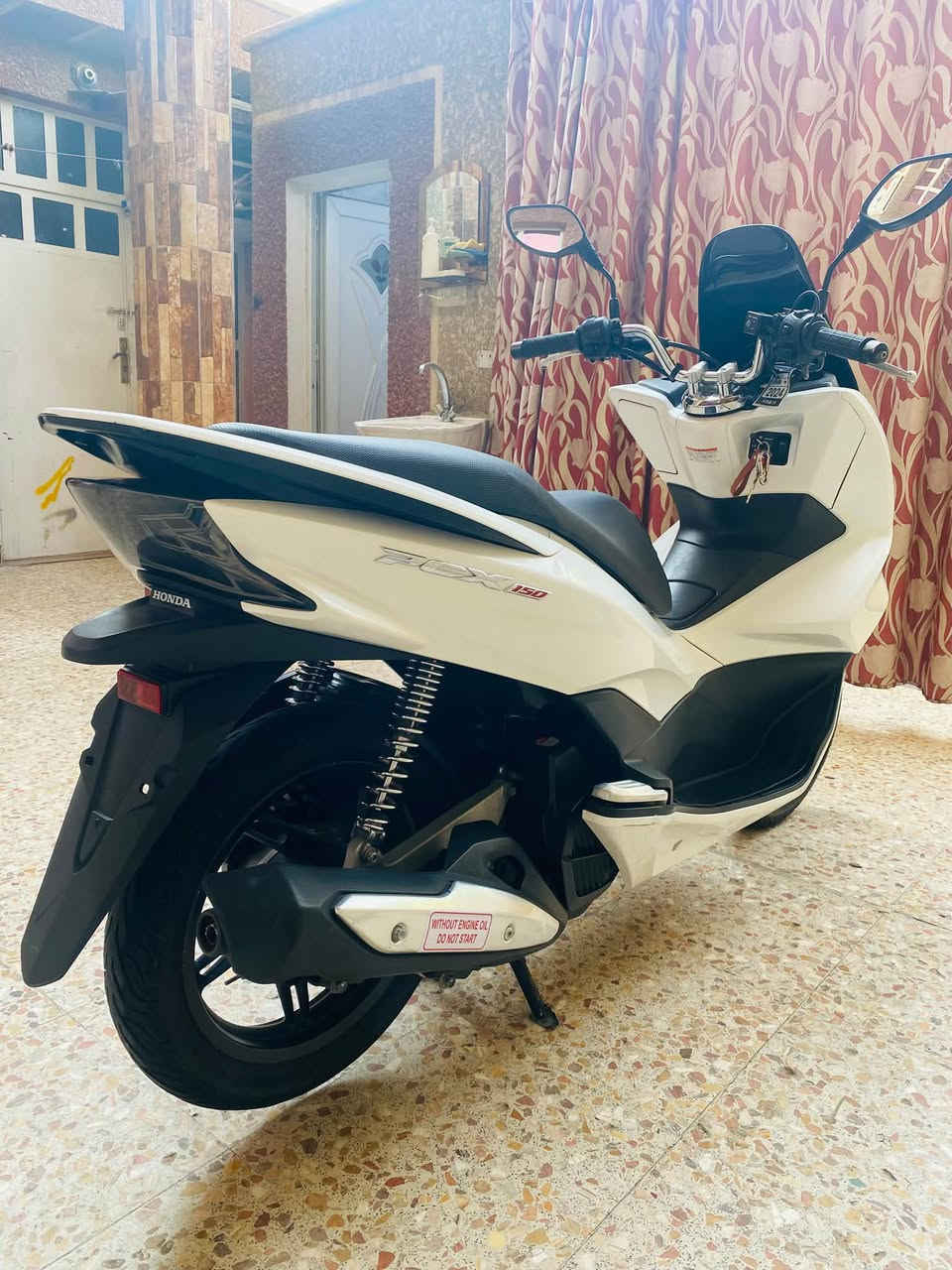 السلام عليكم Pcx150
جيل الثاني ياباني مكينه 150

كفاله عامه 

ماشيه 45

بغداد الحسينيه الراشديه

السعر 18وبيهه مجال بسيط

***********
