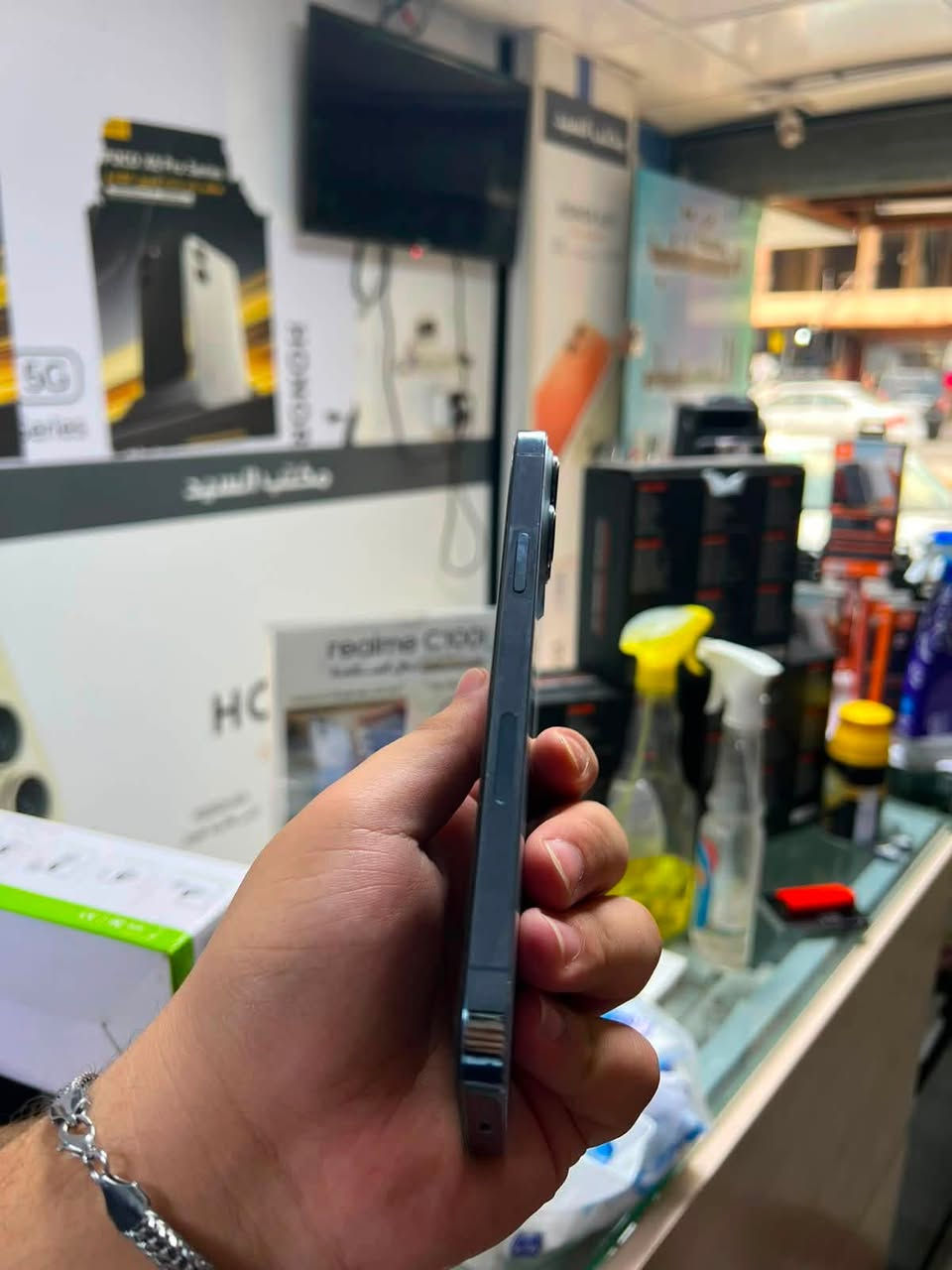 أيفون 13 PRO MAX بحـري/السعر375
ذاكرة 256 
باتري 🔋100% 
ا
مشكلته فقط لكامرة وصخه اي شخط مابي نضيف 
مفتوح مبدل شاشة وبطارية وكالة شرط تفصيخ الشاشة فيس ايدي كامرة كلشي شغل مكاني تكريت مدخل الديوم لحد يعامل بي مجال حك الجية فقط اخو لبلاش ***********
