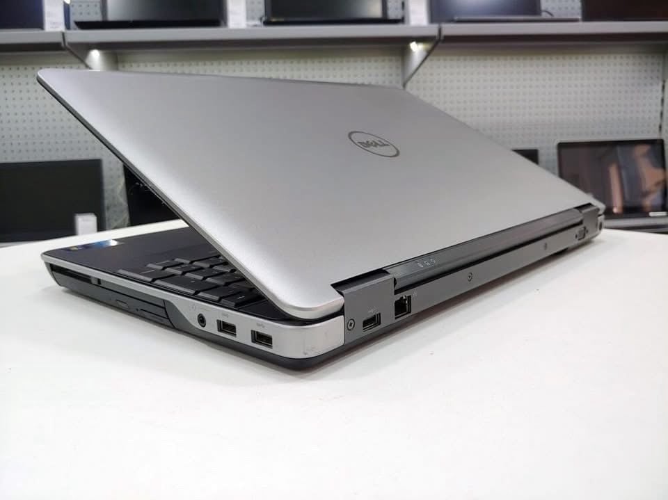 لابتوب ديل لتتوتد | Dell (المواصفات داخل الصورة)