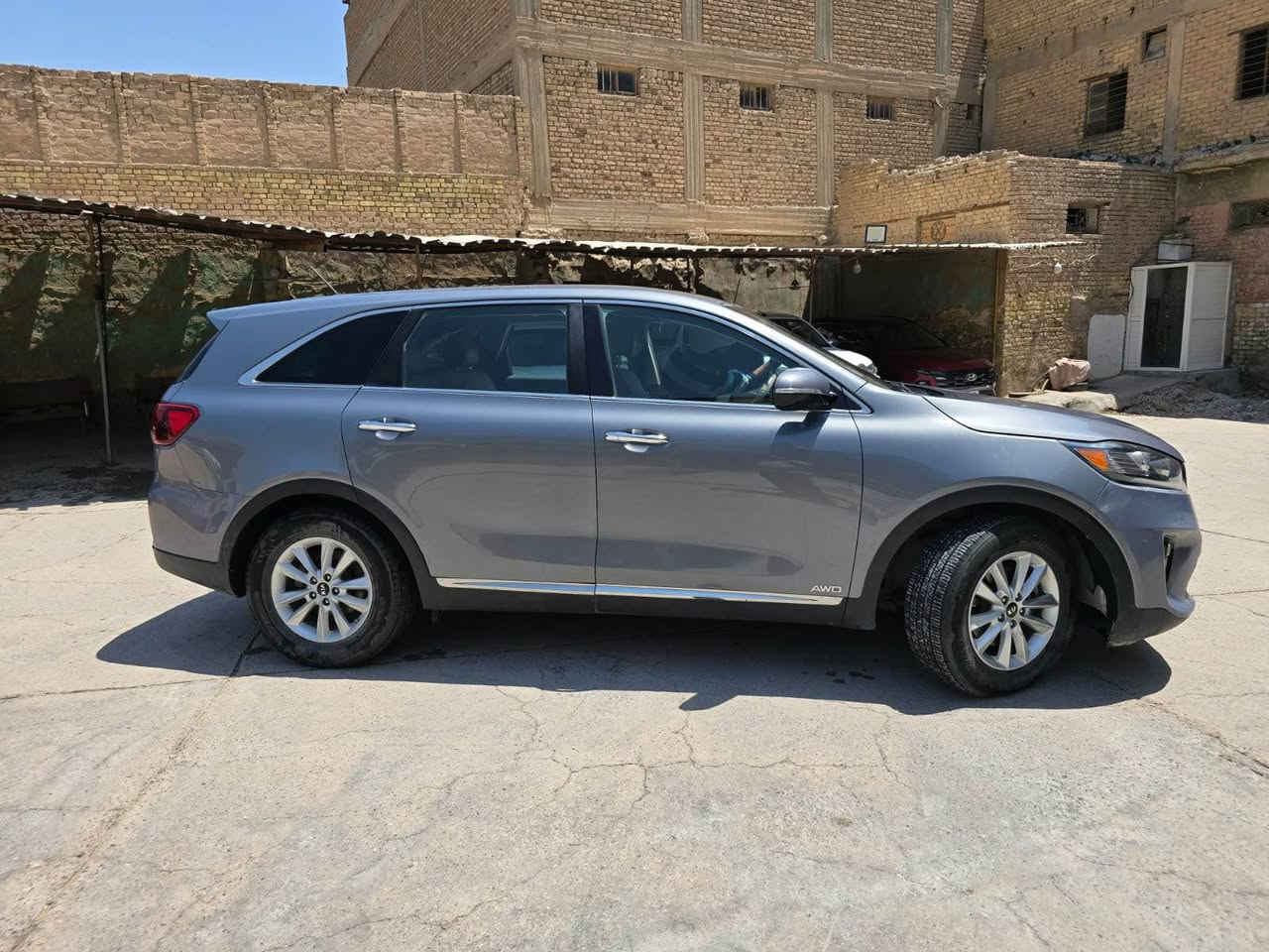 كيا سورنتو ٢٠٢٠ 
ستة سلندر وارد أمريكي ضرر بنيد فقط صبغ بدون دواخل بدون ايرباك 
محرك ٣٥٠٠ ستة سلندر كير ٨ نمر مكينة وكير وتبريد كفالة 
حدادية وتخم تاير وباتري جديد لون بحري
سبعة راكب 
تبريد قطعتين 
رقم بغداد بسمي 
السعر 198 ورقة وبيها مجال 
للبيع والمراوس بسيارة ستة سلندر عالية وأحدث 
للتواصل 
***********
متواجد واتساب وتلفون 
مكان السيارة بابل / الحلة حلة, بابل
