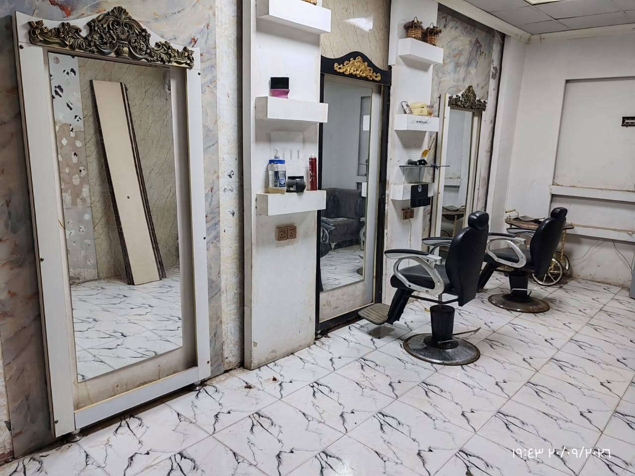 السلام عليكم كراسي و مرايات وبراد للبيع تواصل على الواتساب بيع مستعجل
***********

نص مكتوب في الصور:
- ١٩:٤٤ ٢٠٠٩/٢٠٢٦
- ١٩:٤٣ ٢٠٢٠/٠٩/٢٦
- 19:43 2023/09/26