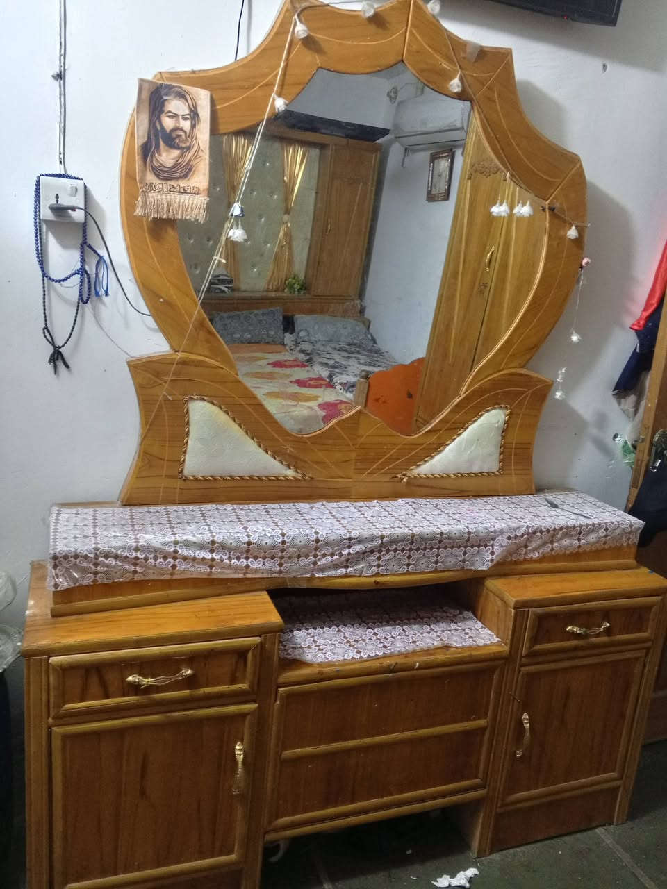 غرفه للبيع ب 900وبيه مجال ***********
