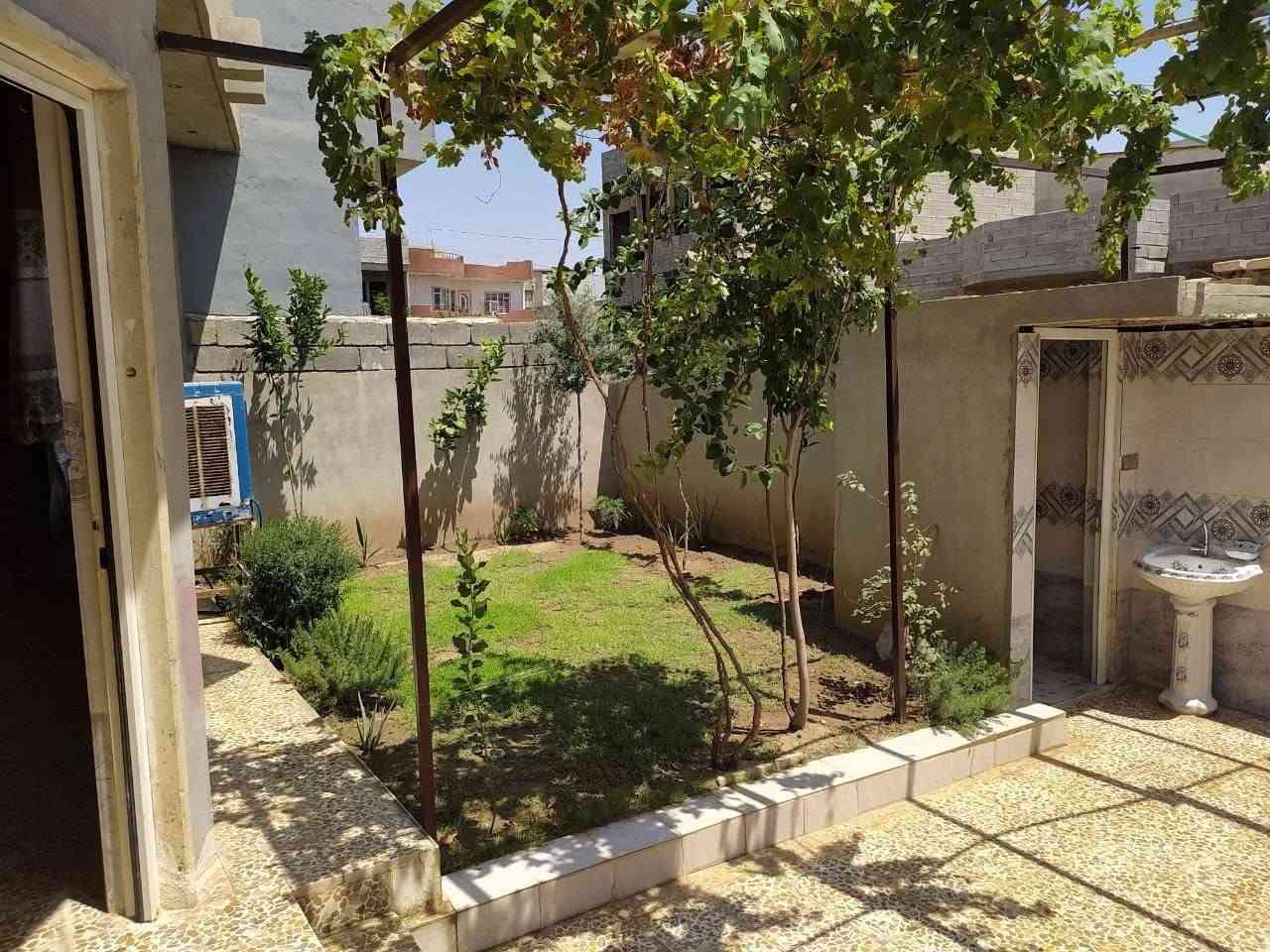 دار  للبيع حي الشيماء  جمعية الحدباء مساحه الدار 220م واجهه 11 طابق واحد بناء 2022 ثلاث غرف واستقبال ومطبخ حار ومطبخ بارد وحمام ومرافق 2 داخلي وخارجي وكراج وحديقه سعر الدار 120000000 مليون للاستفسار *********** موصل, نينوى
