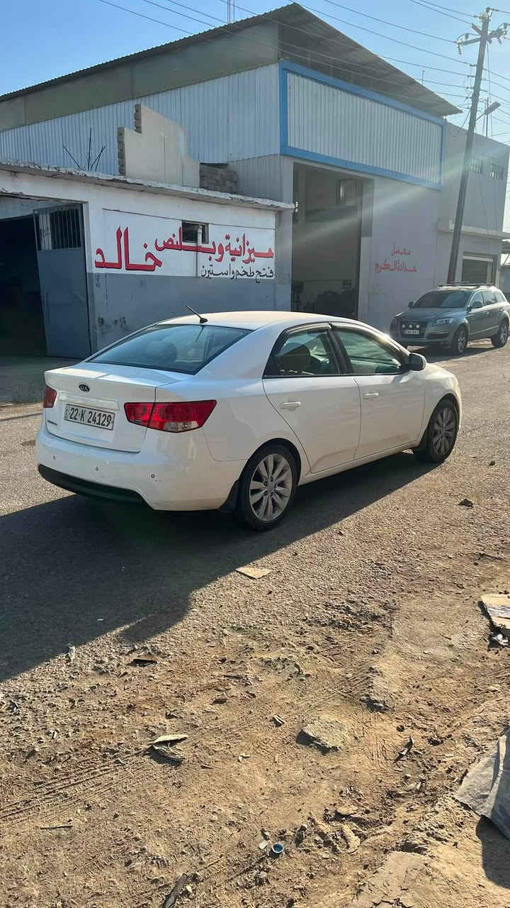 سيراتوا 2013 كير مكينة شرط تبريد ثلج ماشية 160 بيها بارد بداية الجاملغ اليمين وجوا باب السايق بل دوسة شوية صبغ ماشرين بل صور ثنينهم. الباقي كلوا شرط خمسة ويل كب حساسات خلفي شفتات وتحكمات ستيرن مرايات شفط مكينة 1600 سنوية نهاية 2027 السيارة جاهزة السعر 115 وبيها مجال مكانها موصل ايسر 
للاستفسار ***********
