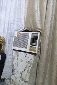 مكيف شغال بس يفصل هواي للبيع  السعر 175مكاني الاعضميه