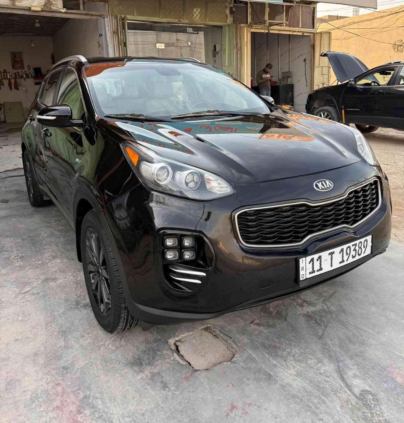 السلام عليكم كيا سبورتج موديل 2019 وارد امريكي رقم بغداد سنوية جديدة لل 2031 مكان السيارة ديوانية السيارة ماشية 108 ميل 
المواصفات :
مكينة 2.4 gdi
كامرة خلفيه 
شاشة
بصمة
رادارات جانبية نقط عمياء
كرسي سائق كهرباء
دفع رباعي فور ويل
مساعد نزول منحدرات
تدفئة مقاعد
تبريد مناخين
اضوية led امامي وخلفي 
كير ومكينة وتبريد مكفولات
تخم تاير جديد
الملاحظات :
حادث جاملغ ايسر وبنيد وايرباك ستيرن
بيها بارد قليل وتكحيلات
السعر 143 وبيها مجال بسيط
للاستفسار وصور الحادث واتساب :***********
