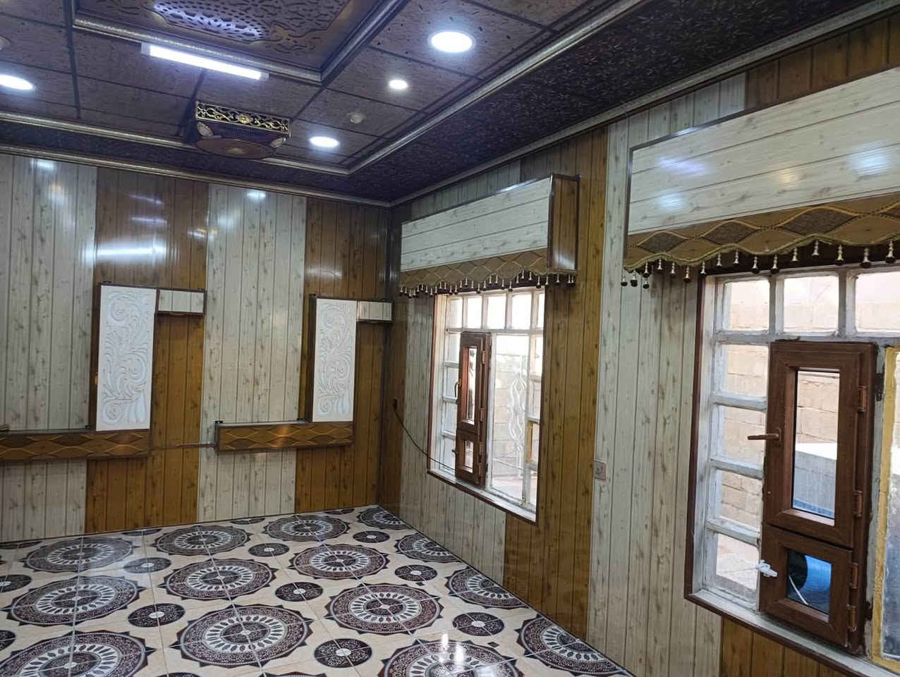 بيت للبيع بقضاء العلم زراعي عرب حسين الجريش مساحة الأرض 600 غرفتين نوم ربعه هول مطبخ مع محل خارجي وصحيات داخليه وخارجيه مع أشجار حمضيات وحديقه السعر 50 مليون مكتب ثائر الحديد للعقار ***********
