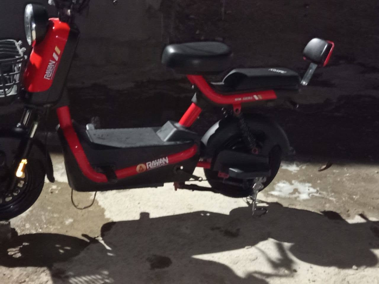 مراوس ب بلي 
دراجه شحن جديده بعدهة بلجيس 
حته براغيهة الاحتياط موجوده كلهن 
صارلهة شهر من طلعتهة رايدهة
مراس ب بلي 
العنوان الاسكندريه 
***********
