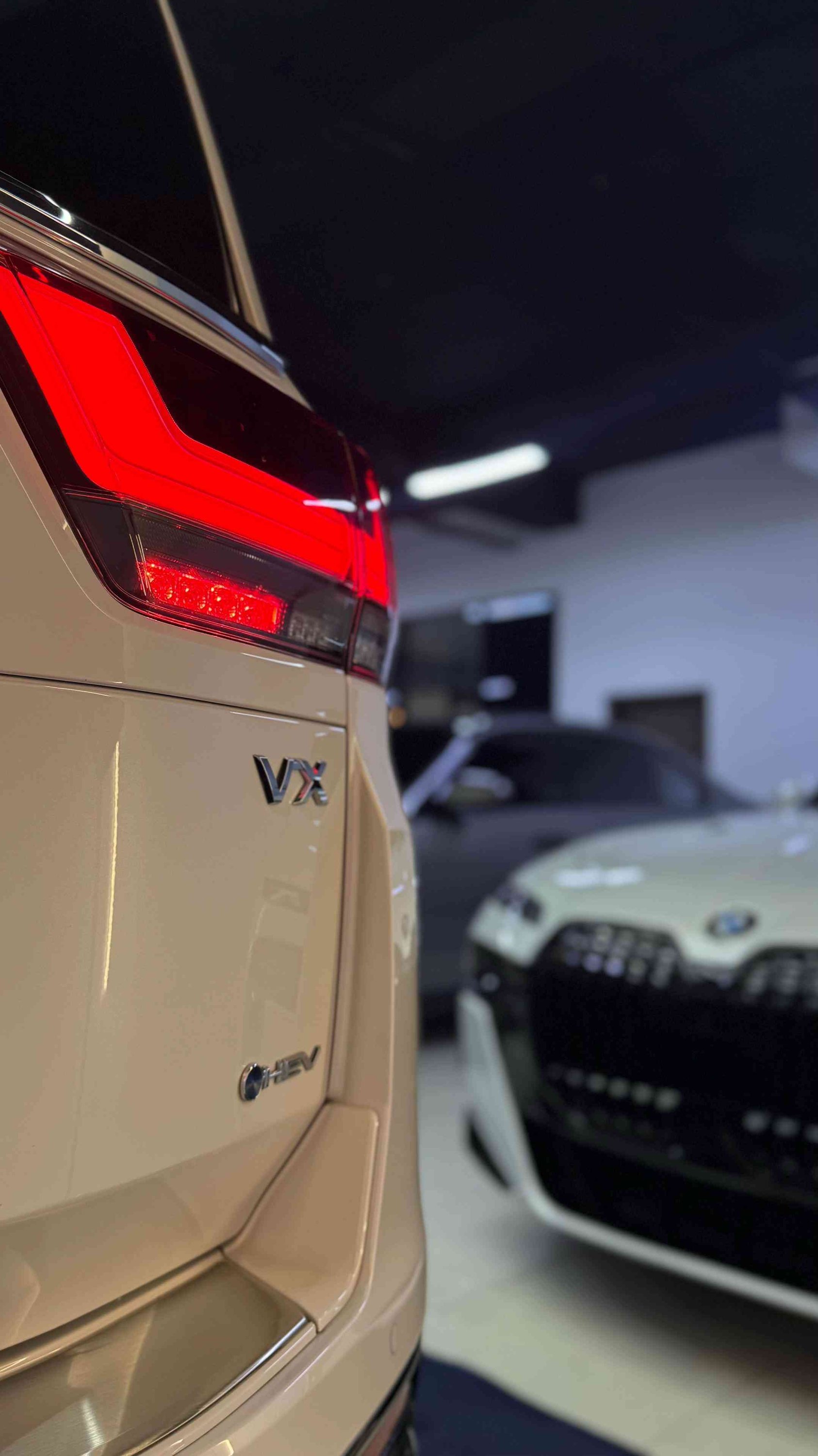 Toyota-land cruiser 2025 clean title VX twin turbo hybrid Full option 12,000 km white & yellow Call for price: *********** ***********
