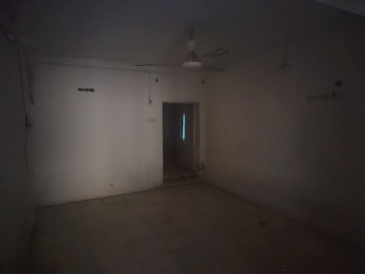 سلام عليكم شقه ارضيه للبيع البلديات الشقق الفلسطينيه المنطقه مقابيل ضياء الحلفي الشقه ارضيه تحتوي على تواليت+حمام تدخل ستقبال زغير غرفهه جبيره او مطبخ الشقه طابو ملك تحويل بسمك الشقه مال عائله زغيره السعر 30مليون او قابل لتفاوض ***********
