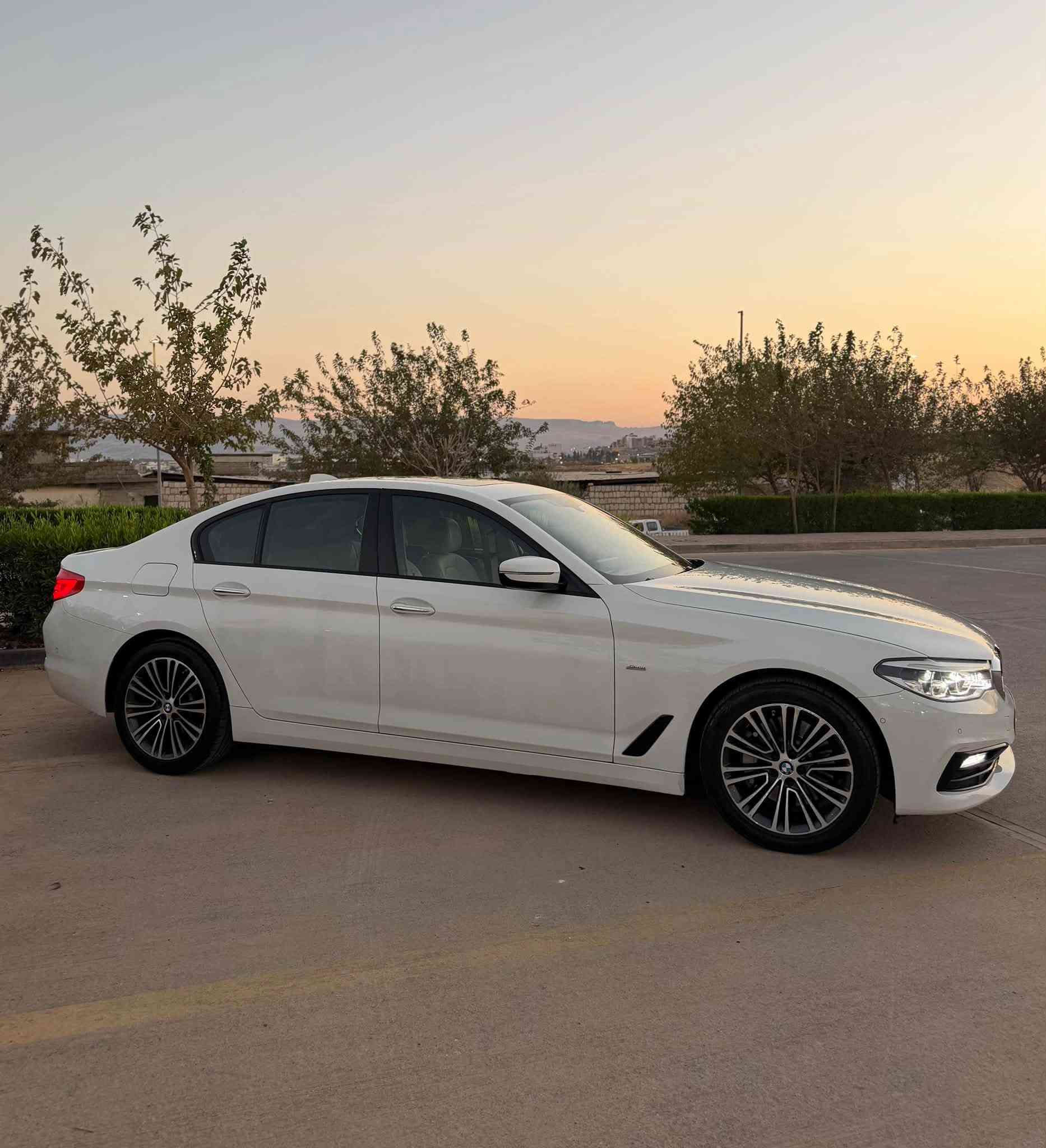 سلام عليكم bmw 2018 530!شركة العروش فول مواصفات بدون صبغ بدون تعديل بدون تبديل حتى دعاميات بشرط سياره جديده جدا كير محرك كوله مكفول مسويلها سيرفس كامل بشركة
مواصفات:SPORT LINE
بصمه سلايد كشن جلد كشنان كهرباء
٥ بردات شاشه ديجتال دبل ماوس
دواخل لد متنوع الالوان نضام ٤ انواع قياده
حساسات ٣٦٠ درجه رادارات بريك بصمه
لايتات ليزريه حلقات ترحيب دوسات دبل 
ارقام سنويه جديده ب اسمي راسن احولك
المكان السليمانيه📍
السعر 255$
***********
