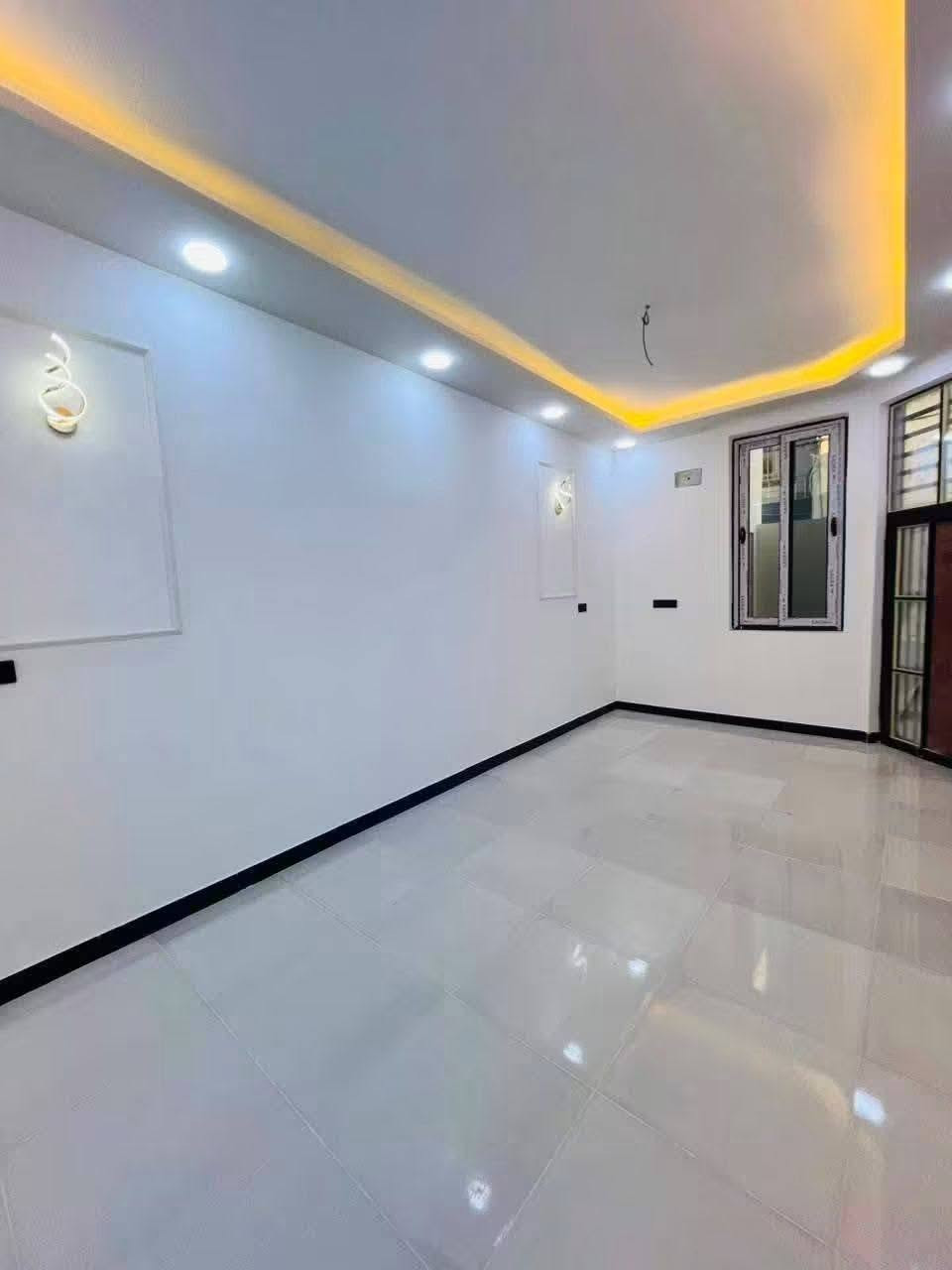 دار للبيع  100 م 🏡 (مكتب النور للعقار عمود262)
*********** وتساب
***********
✅ مشمول بقرار التطويب 

موقع /نجف 🏡شارع الحولي مال المطار عمود 262

البناء 🏡 
غرفه/صاله/مطبخ /ستقبال صحيات/مكشوفه
بناء مرتب/ اساس + سقف كونكريت + طابوك

ألخدمات 🏡 ماء/كهرباء/مدارس/سوق/تبليط/لحد الباب
