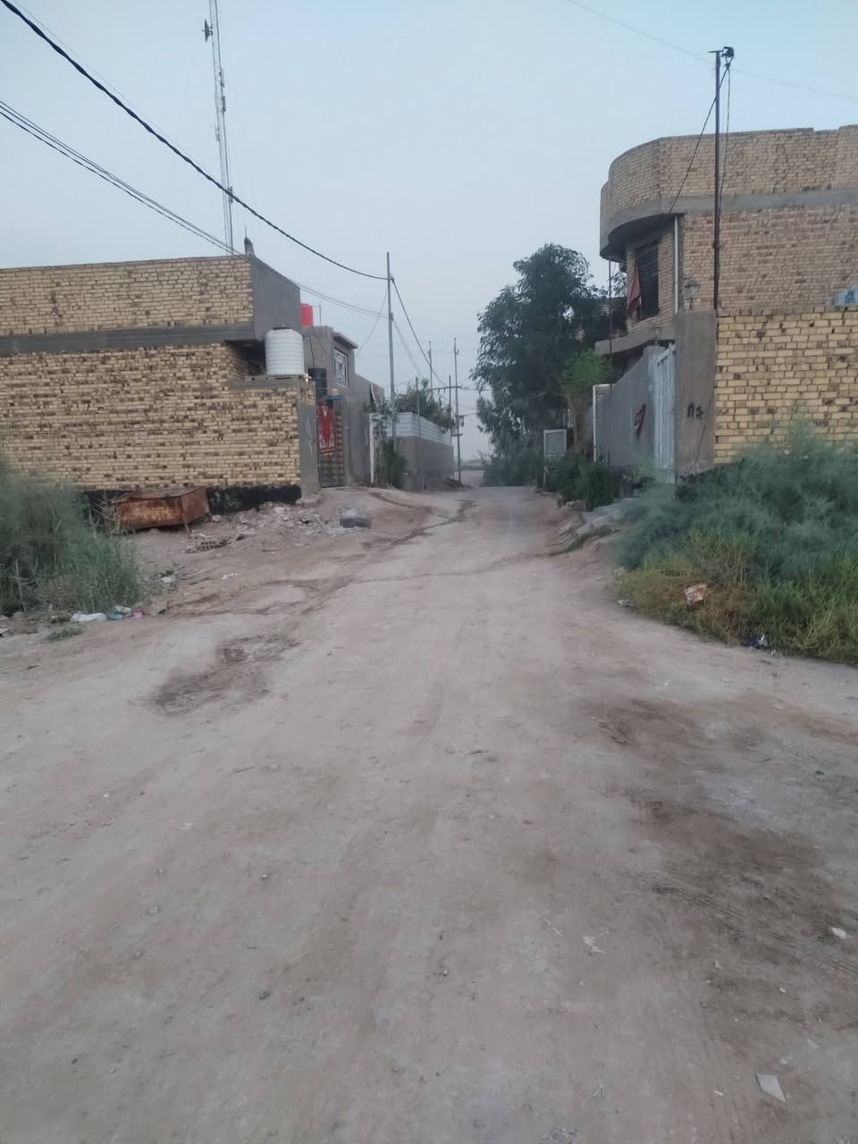 السلام عليكم قطعه البيع مساحته 200 سند 25 بحي النصر حله
***********

واكو قطعه ثانيه مساحته 300 تقاطع العلويه شريفه سند 25
