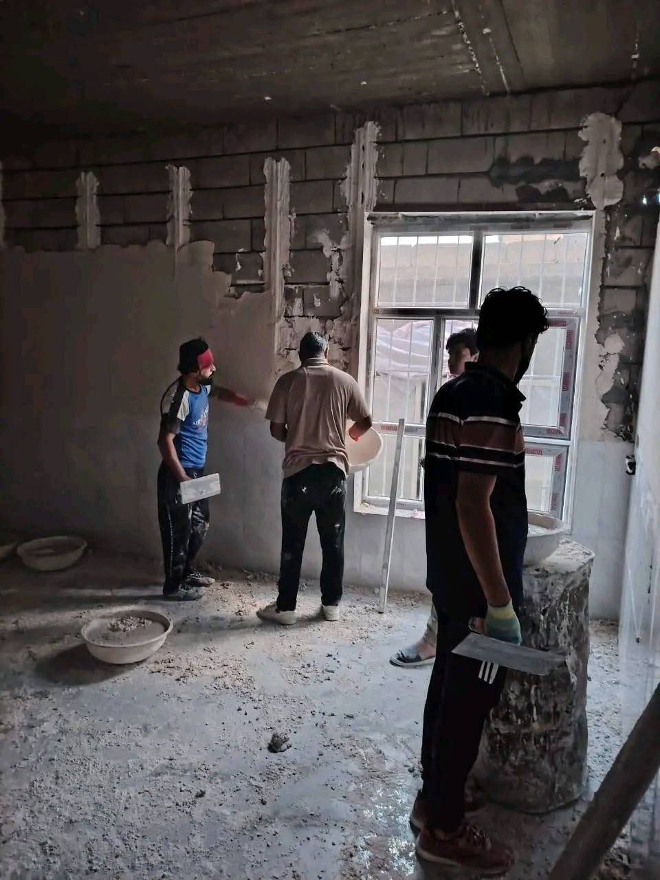 سلام عليكم  (تم نجاز بيت العم ابو براهيم مبارك عليك)  ،،خابر وحنه حاضرين ومايكون خاطرك اله طيب كادر لبخ جص من الموصل شقل عل مسطره  ***********//بي وتساب
