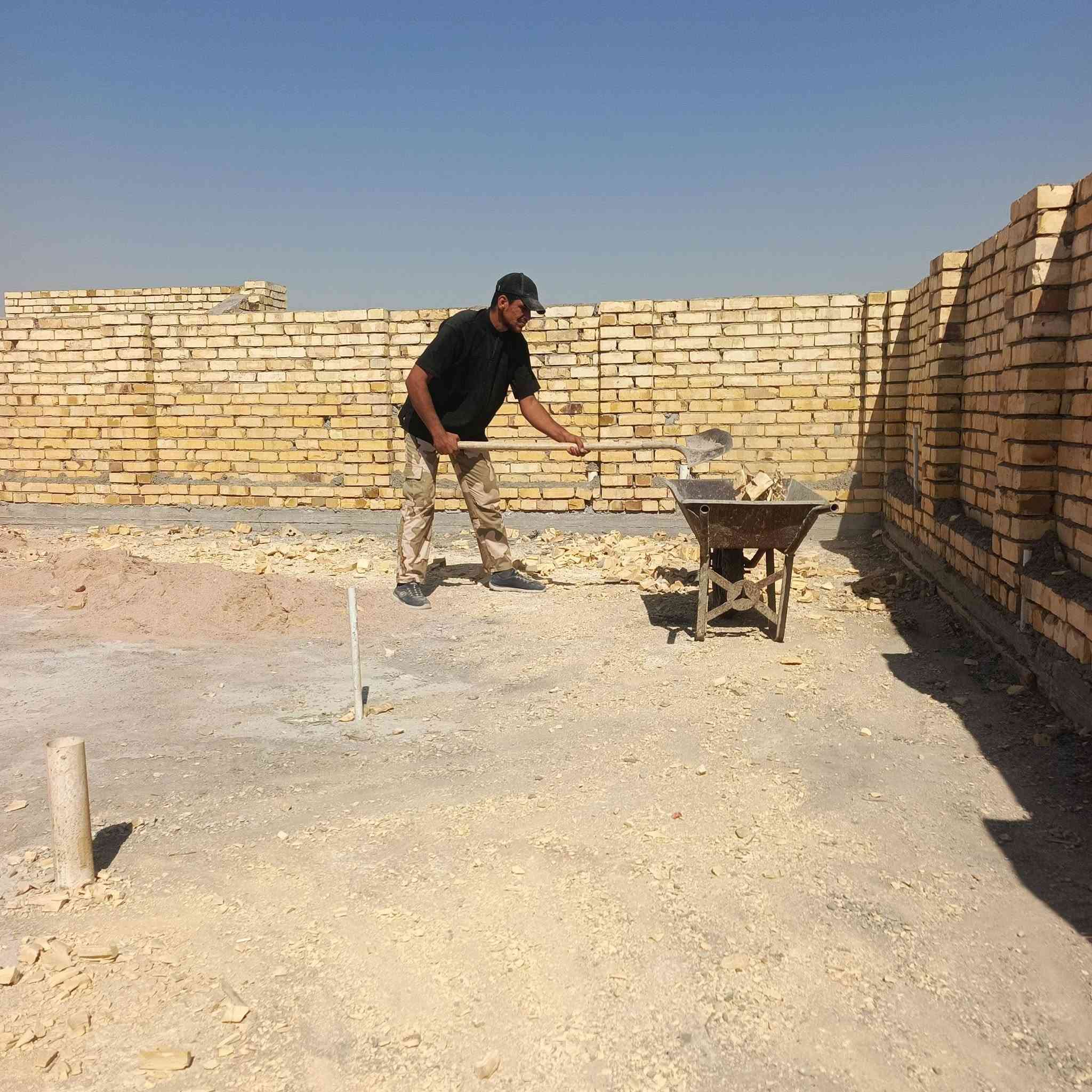 يوجد عمال لكافة الأعمال الشاقة تصعيد مواد فرش سبيس وحدل +صب ارضيات  +تصعيد تراب تنضيف بيوت من جص وأنقاض+تكشير تفليش تشميع بتلو  +غسل بيوت ونقل غراض بيتً تشميع شغلي درجة اولى رقمي  ‏‪***********‬‏

ميسان العمارة
