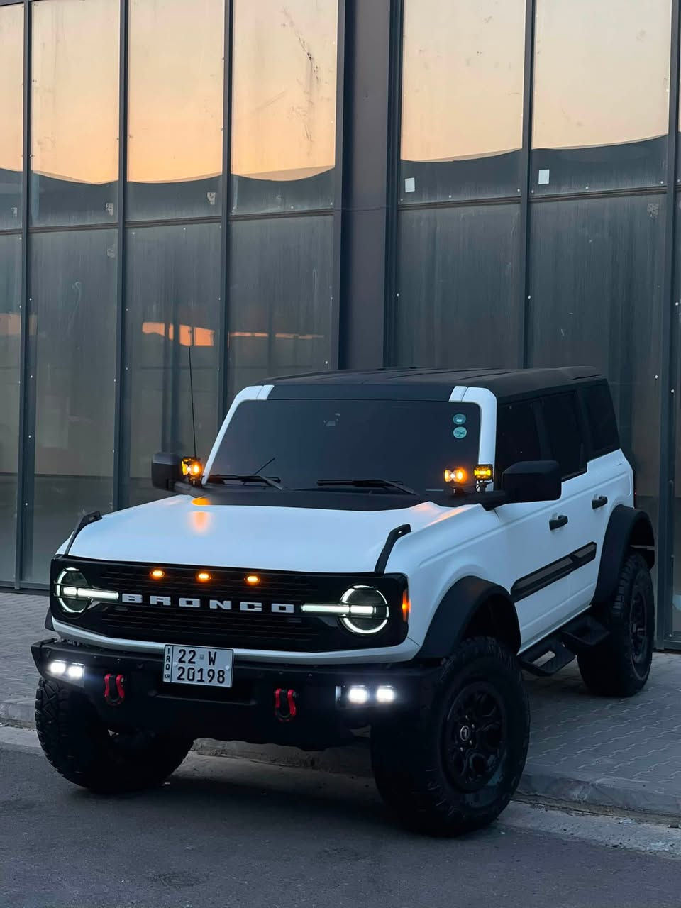 سلام عليكم 

فورد برونگو 2024 Wild trak🇺🇸🇺🇸

السيارة بيهة نص جاملغ و نص بونيد بدون تبديل بدون ايرباك 

مكان السيارة سليمانية 

محرك 6 سلندر توربو چارج 

مواصفات wild trak
شاشة جبيرة 
كامرات ٣٦٠ درجة 
رادار ٣٦٠ درجة 
شحن وايرليس 
اطفاء ذاتي 
حساس امامي و خلفي 
5 دكم السيارة 
شاشة اندرويد 
كشنات جلد 
كشنات كارباء جهتين 
كشنات هيتر 
استيرن هيتر 
بصمة ابواب 5
تشغيل عن بعد 
گيج الكتروني 
نضام AUX
دعامية امامي حديد رابتر 
بلاجيكتور رابتر 
دبلات foox
لوييات رابتر 
فندرات عريض 
لايتات ليد 
بگلايت ليد 
فور ويل 4*4
سقف متحرك 
داخل جلد لونين كلش مميز 
دوسات حديد 
ماشية ٢٧ ميل فقط 

السيارة مغلفه PPF طافي ضمان ١٠ سنوات 
بيهة كتاب تضليل 80% 
السيارة مصروفة علي كلش اهواي و بلواقع احلي 
كير و مكينة كله ابشرط بدون اي خلل 

سعرة ٣٧٠$ بي مجال 

رقمي *********** 

السيارة بسمي ابشرط تحويل او وكالة
