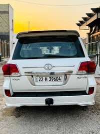 للبيع  تويوتا لاندكروزر 2013  محرك 8سلندر vxr  للاستفسار 07805288714