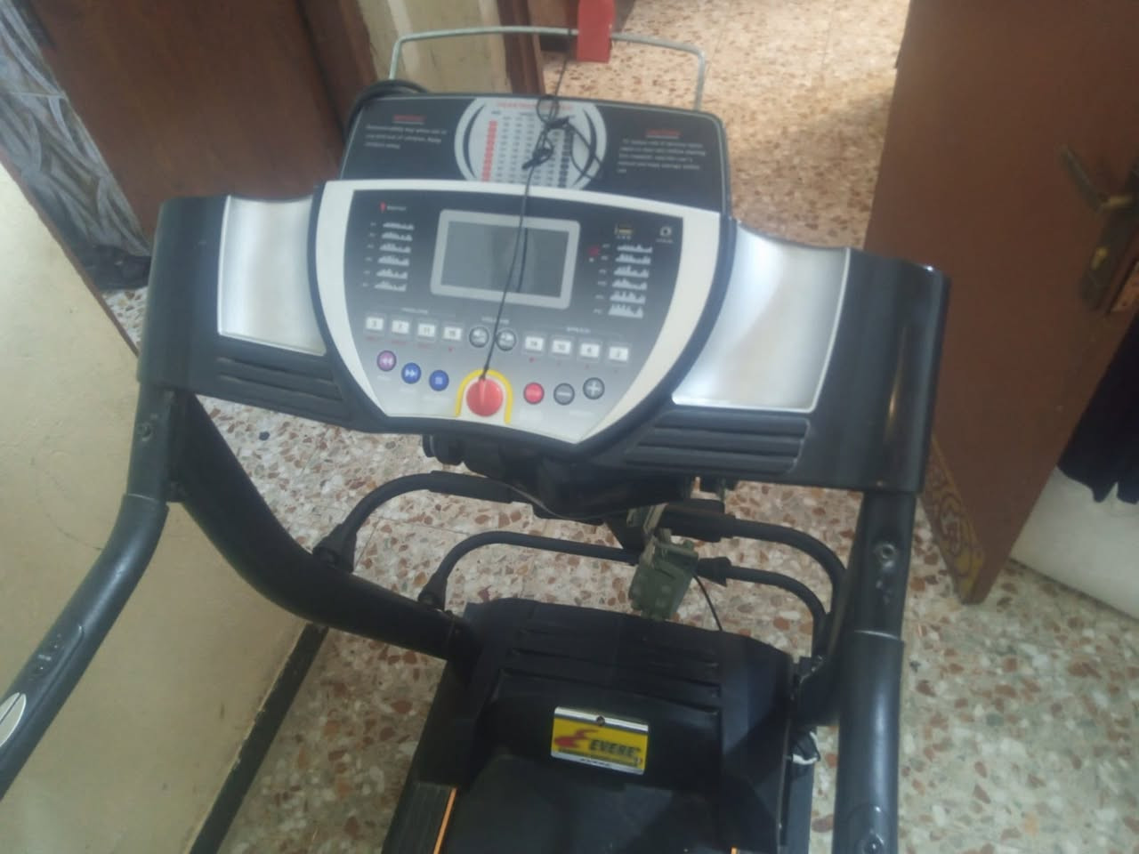 جهاز جري نضيف اخو جديد 
جهاز يتحمل وزان160كيلو 
جهاز نضام جبلي دبل مطور 
جهاز تكسير شحوم مع حزام 
جهاز شاشه مالته لمس 
جهاز مستعمل قليل جدأ
السعر 325 وبيه مجال العنوان بغداد لامين ثانيه القناة ***********///***********
