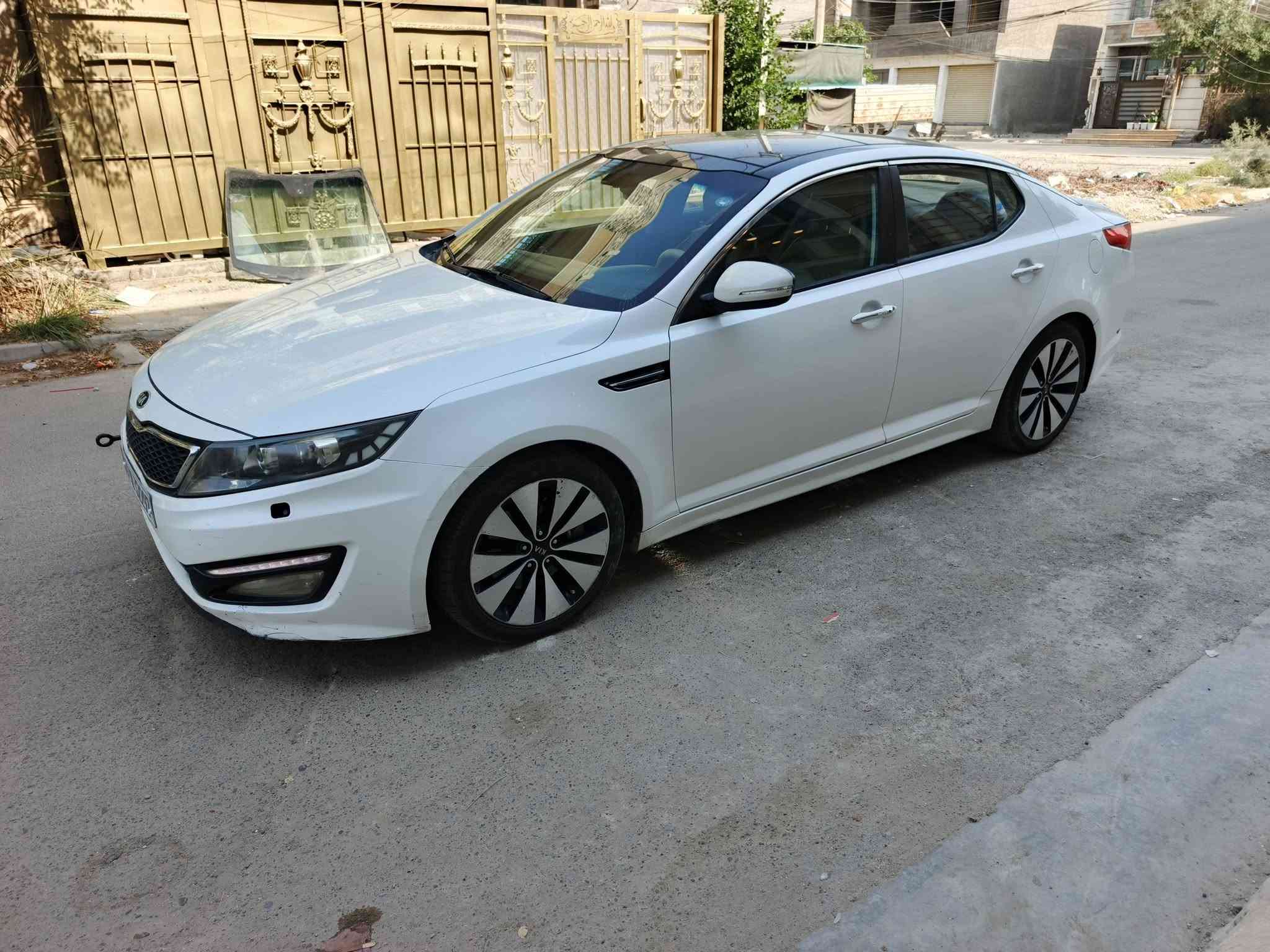 السلام عليكم اوبتما 2013 خليجي  فول الفول VIP 1/1 مكينة 2400
مكينة 2400 دوش مكفولة من التنقيص والتبخير 
كير 6 نمر مكفول 
تبريد ❄🧊 + تدفئة 🔥
موصفات السيارة
1 بصمة تشغيل + بصمة ابواب +  بصمة جنطة 
2 نظام ترحيب عند الاقتراب 
3 اشاير بل مرئي + المرئي شفط 
4تبريد قطعتين ❄ + التبريد منفصل مناخين + ابيانو 
5  كشنات جلد + كشن كهرباء + خزن ميموري وضعيتين 
6 بنوراما طكتين 
7 لد امامي نهاري + ليلي + لد خلفي 
8 كامرة 360 درجة + حساسات خلفية 
9 داخل صاج 
10 نظام ECO اقتصادي فول + NORMAN عادي 
11 فول تحكمات استيرن + نظام قفل سرعة + شفتات 
12 دبل كزوز
13 زراكات مان مي 
14 عدسات في المازدة عدد 2
15 نظام مانع انزلاق + ABS
16 5 ويل كب + تخم تاير جديد + ويل 18 
(لغود + شواصي + حوض + تكم + ايرباك مكفولات بدون دواخل ) 
(صبغ نص الجاملغ الخلفي + نص الباب كلير الخلفي بدون معجون)
سنوية 2031 + رقم جديد + هزة بسمي تحويل مباشر  
مكاني بغداد حي جهاد 
السعر 115 وبيها مجال للطيبين
