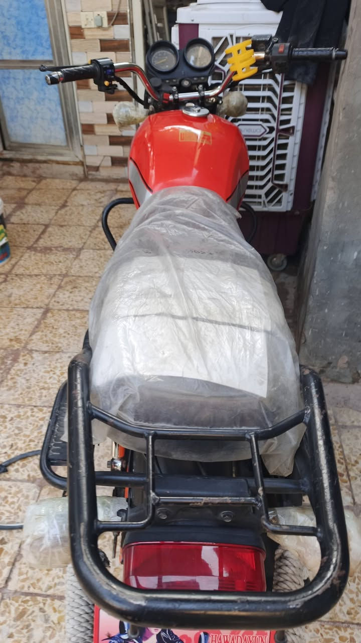 دراجه دايون للبيع موديل 23 كفاله عامه اوراق سكنر مال وكيل تايرات شوبلس لايت عدسه كهربائياتها شغاله كلها دراجه ما ناقصها شي ماكينه ما مفتوحه ماكينه 200 كتابه حمراء دراجه الباب الاول السعر 1,300 وبيها مجال للشراي مكان حله حمزه الغربي الاستفسار على الرقم اتصل ***********
