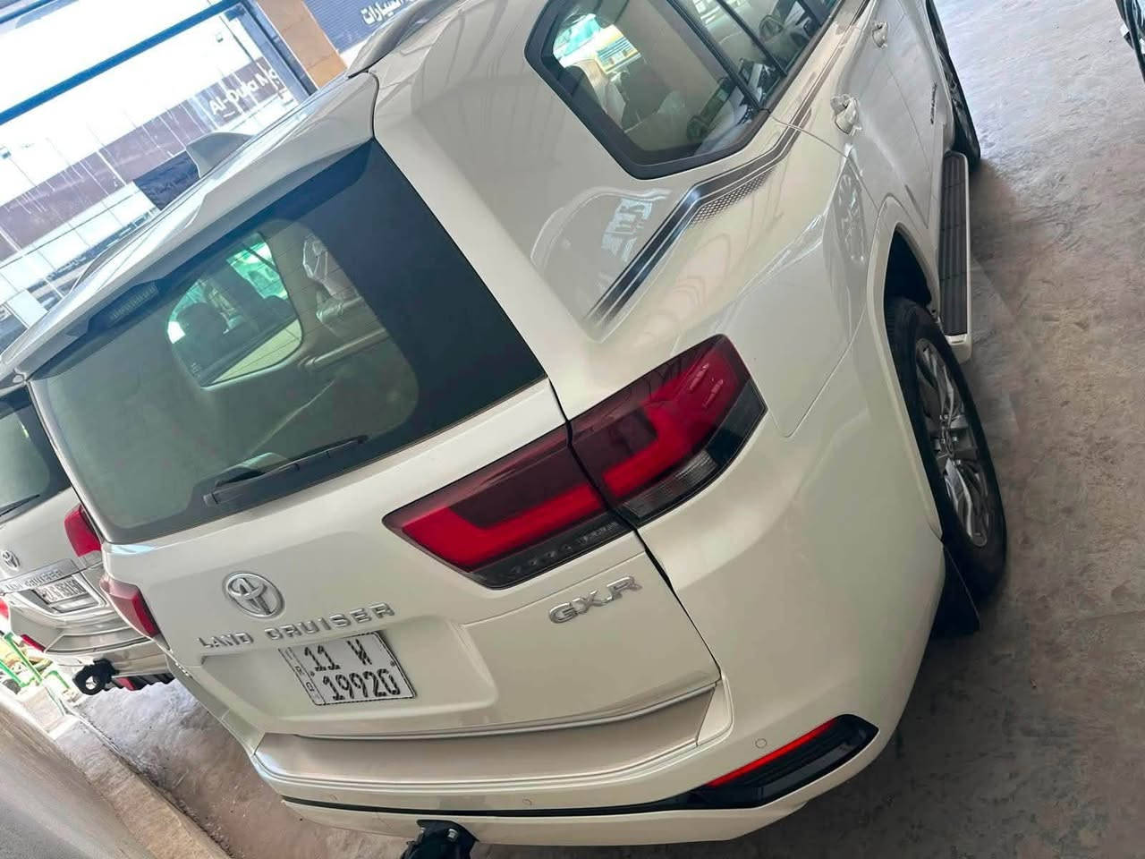 السلام عليكم
لاندكروزر 2025 GX.R  SAS 
سعة المحرك 4000c V6
السياره في حالة الشركه زيرو 
الممشى 7000 KM
بعدها داخل ضمان الشركه 
المواصفات
تدفئه و تبريد في المقاعد 
فتحة سقف
تشغيل عن بعد 
كروس سرعه 

7 مقاعد جلد  

3 شاشه داخل السياره 

ثلاجه

تبريد 3 قطع 

مكان السيارة بغداد  بأسمي تحويل مباشر 

للاستفسار 
***********
