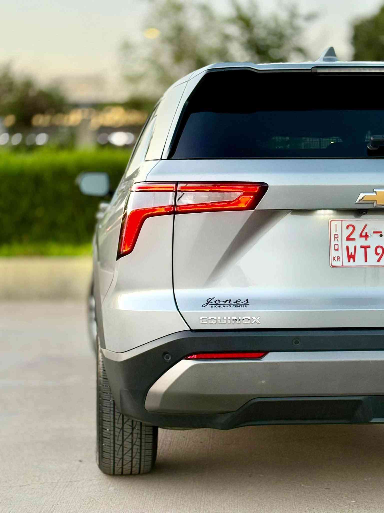 🚘 للبيع | شيفورليه أكوينوكس 2025

Chevrolet equinox LT 2025
🔹 اللون: سلفر
🔹 الممشى: 6000 ميل 
🔹 المحرك: 1.5cc turbo 

⭐ المواصفات:
✔️ أضواء زينون
✔️ بصمة أبواب + تشغيل بصمة
✔️ تشغيل عن بُعد
✔️ شاشة كبيرة مع Apple CarPlay
✔️ كاميرات + حساسات + رادارات
✔️ أوضاع قيادة ECO / NORMAL / SPORT
✔️ والعديد من الإضافات الأخرى

🔧 حالة السيارة:

✅ حادث السياره دعاميه أماميه فقط ( 3 قطع كلير امريكا جاملغين أمامي وباب السايق وتعديل بسيط براس الشاصي اليسار من امريكا)
✅ بدون أيرباك — جميع الأيرباكات أصلية ولم تفتح

🔑 رقم الشاصي:

3GNAXHEG2SL227000

💰 السعر:
18500 $
💬 قابل للتفاوض بعد المعاينة

🔢 الترقيم:
السيارة بدون رقم
يمكن ترقيمها في أربيل / دهوك / السليمانية
💵 كلفة الرقم 1500 $ على المشتري
فحص وهزه جديد وتبديل جام يوفر عليك تعب الهزه جاهزه للترقيم بنفس اليوم
📍 الموقع: أربيل
📞 ***********
واتساب / اتصال / فايبر
