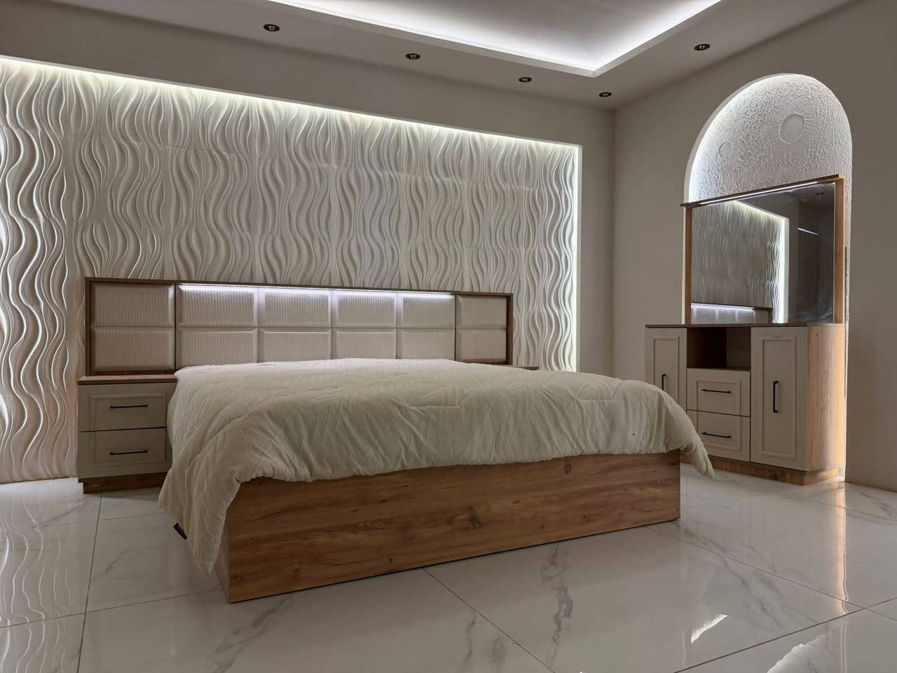 🛏 7 قطع كاملة
🛏 سرير مخزن عملي وفخم
💡 إنارة راقية تضيف لمسة ملكية ماخذه بمليون و400 قبل شهر  نضيفه تلمع الله شاهد   ورايده بمليون وميتين رايده 1200000 وريد ابيعه لان محتاج مكان بغداد المعامل قرب حي النصر *********** غرفه تكمه
