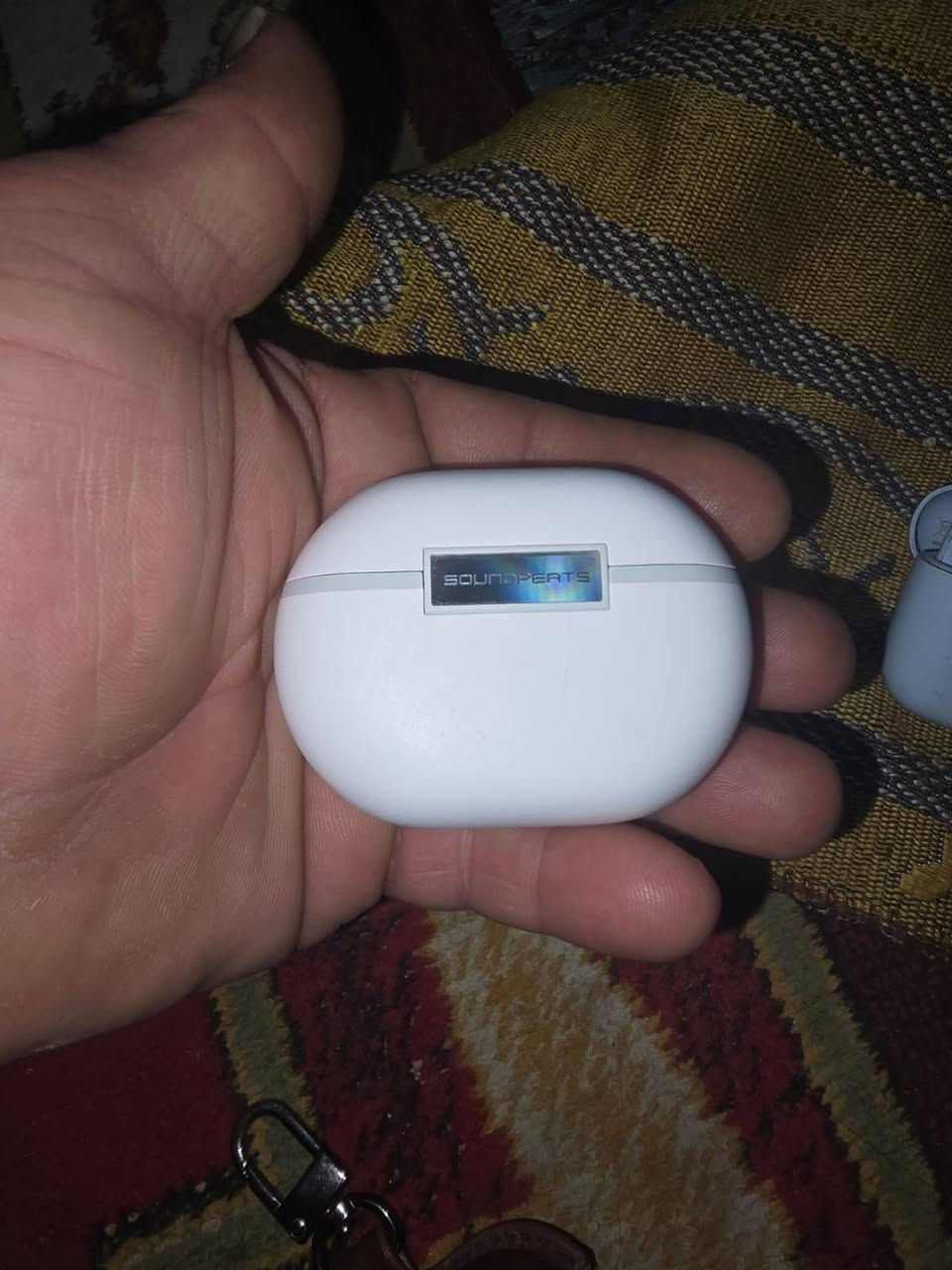 سماعات • تفاصيل قليلة