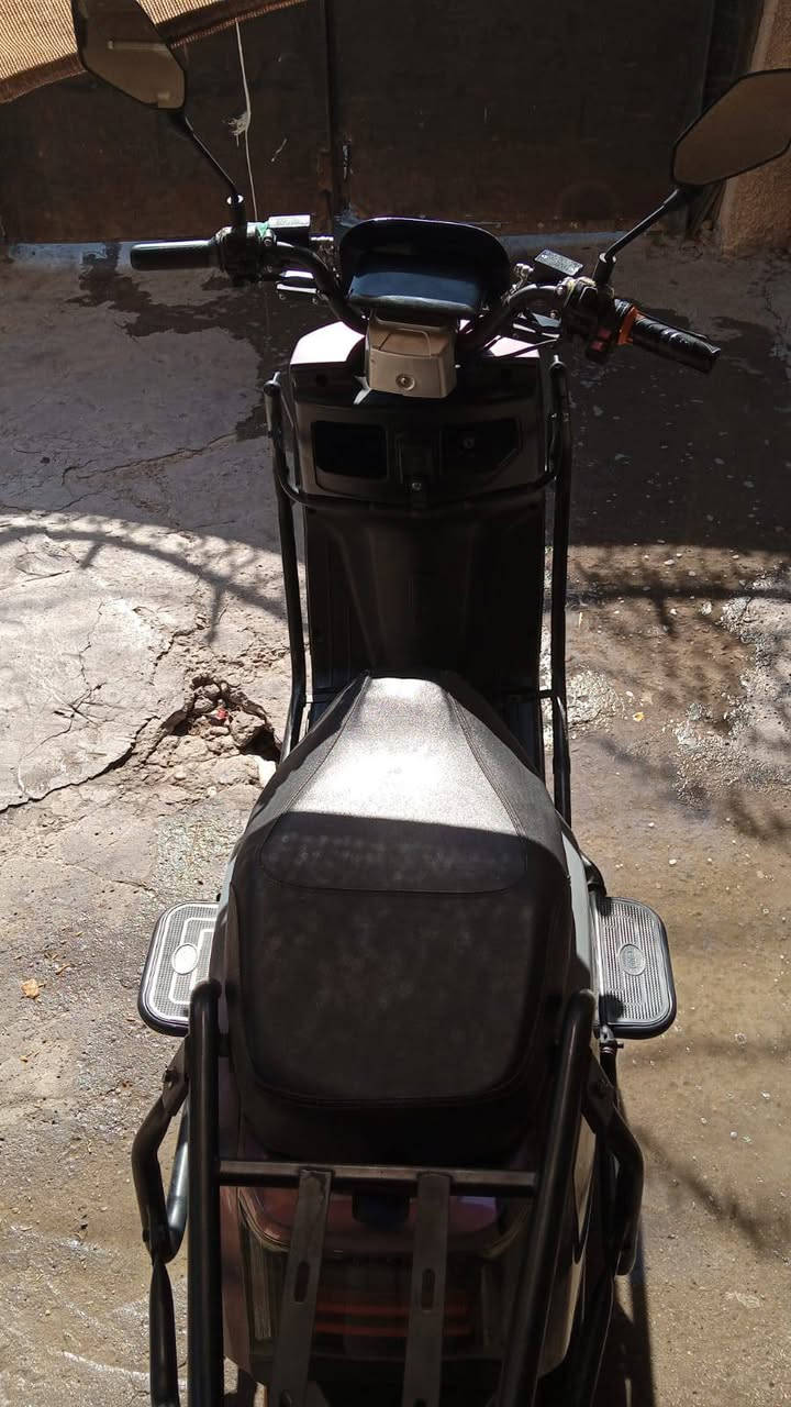 دراجه شحن مابه اي نقوصات نضيفه بس لهورن ميشتغل سعر 700الف وبه مجال البطاريات 6🛵موقع حي الجهاد تواصل وتساب***********
