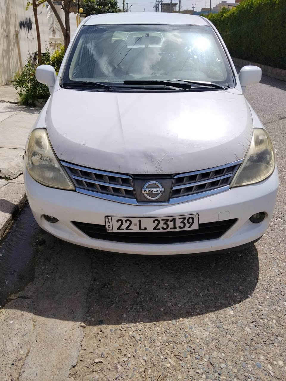 نیسان تیدا ٢٠١١ مەکینە گەورە سیارەکە حیزام سبوغە گێر و مەکینە و تەبریت و تعویل بەشەرت سەنەوی و رەقەمی نوێیە و بەناوە خۆمانە سیارەکە بێ مەسرەفە سعری ٧٧وەرەقە و مجال.      *********** أربيل, العراق
