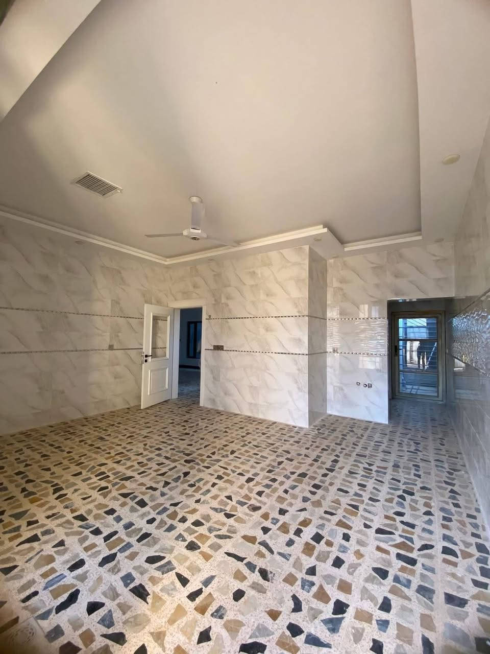 السلام عليكم للبيع دار بتكريت الديوم التوحيد🏠
مساحته 200متر 10م في 20م شارعه 15متر🛣️
غرف نوم واسعه 2 وأستقبال ومطبخ حار وبارد☑️
وصاله واسعه وحمام و 2صحيات وكراج وحديقه🏕️
واجهيه حجر وسحب مغربي ونظام دكتات بالكامل✔️
الدار شغل جناي درجه أولى وسعره مناسب بالنسبه🏗️ لموقعه ايضاً قريب جداً من شارع 60 الرئيسي☑️
للأستفسار أكثر مراسله الخاص أو مراسله الواتساب📲. ***********
او مراسلة الصفحة
