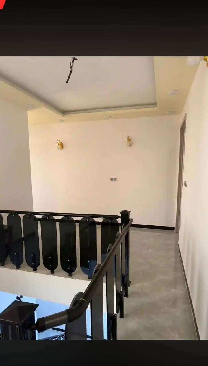 بيت 100 متر طابقين سعره 55وبيه مجال ***********
أو تساب
بيت على شارع المطار مقابيل ملحق القريه ماء وكهرباء واتبليط الحد باب بيت طابو زرعي سند 25 بناء طابوك جمهوري صب كونكريت سيراميك بورسلين ثقيل النجف, العراق
